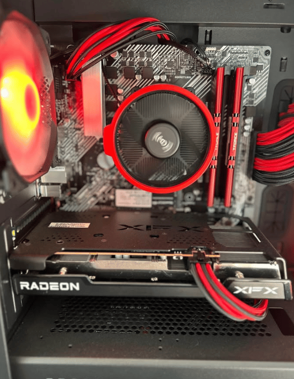 Black and Red Rx 6600/Ryzen 5 5500 PC