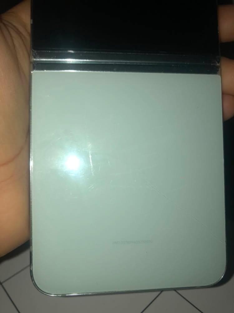 Samsung Galaxy Z Flip5 512GB Unlocked – Fully Working – Read Description