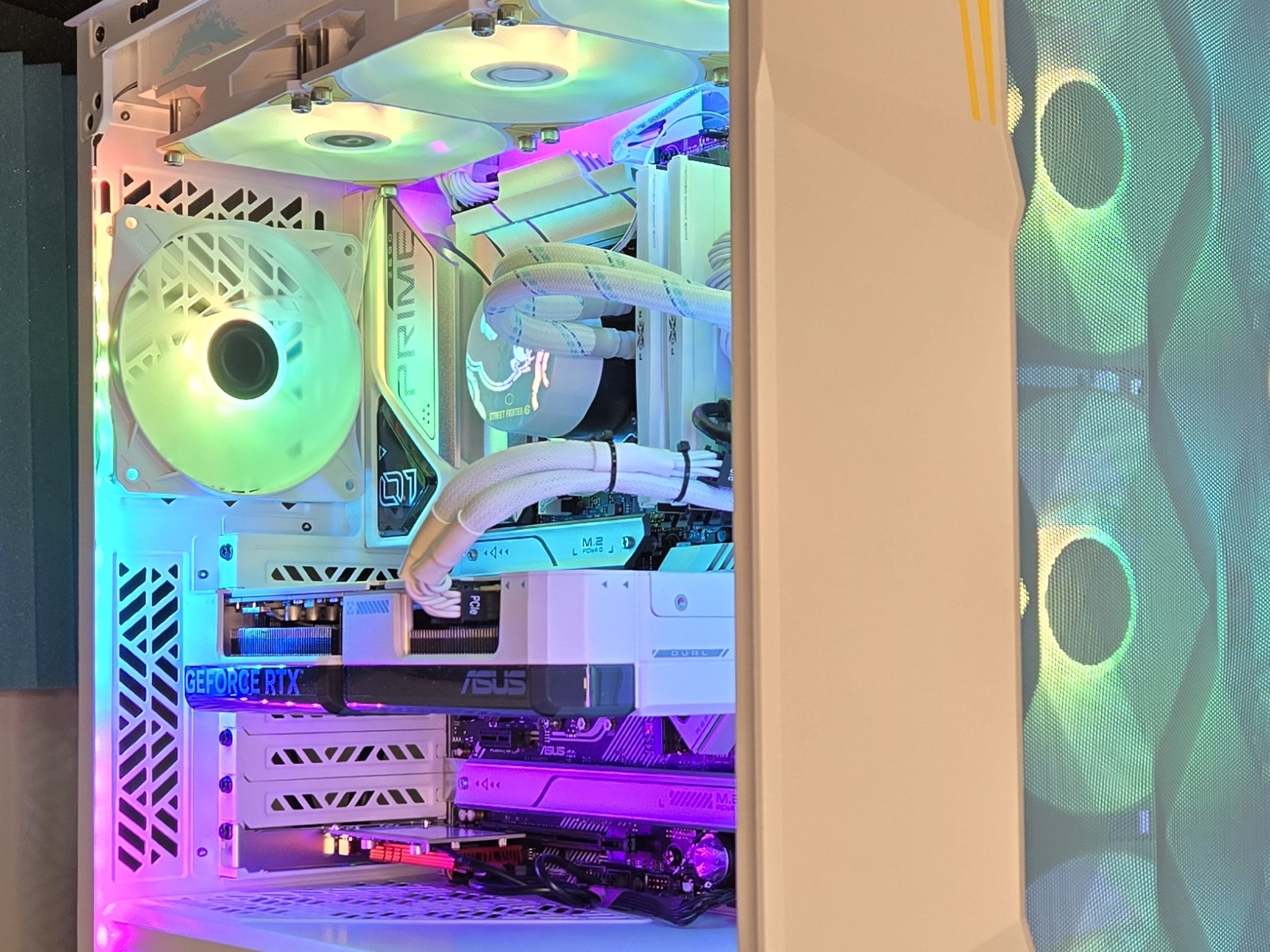Chun-Li: RTX4070 14700K 32GB 2TB high-end themed PC