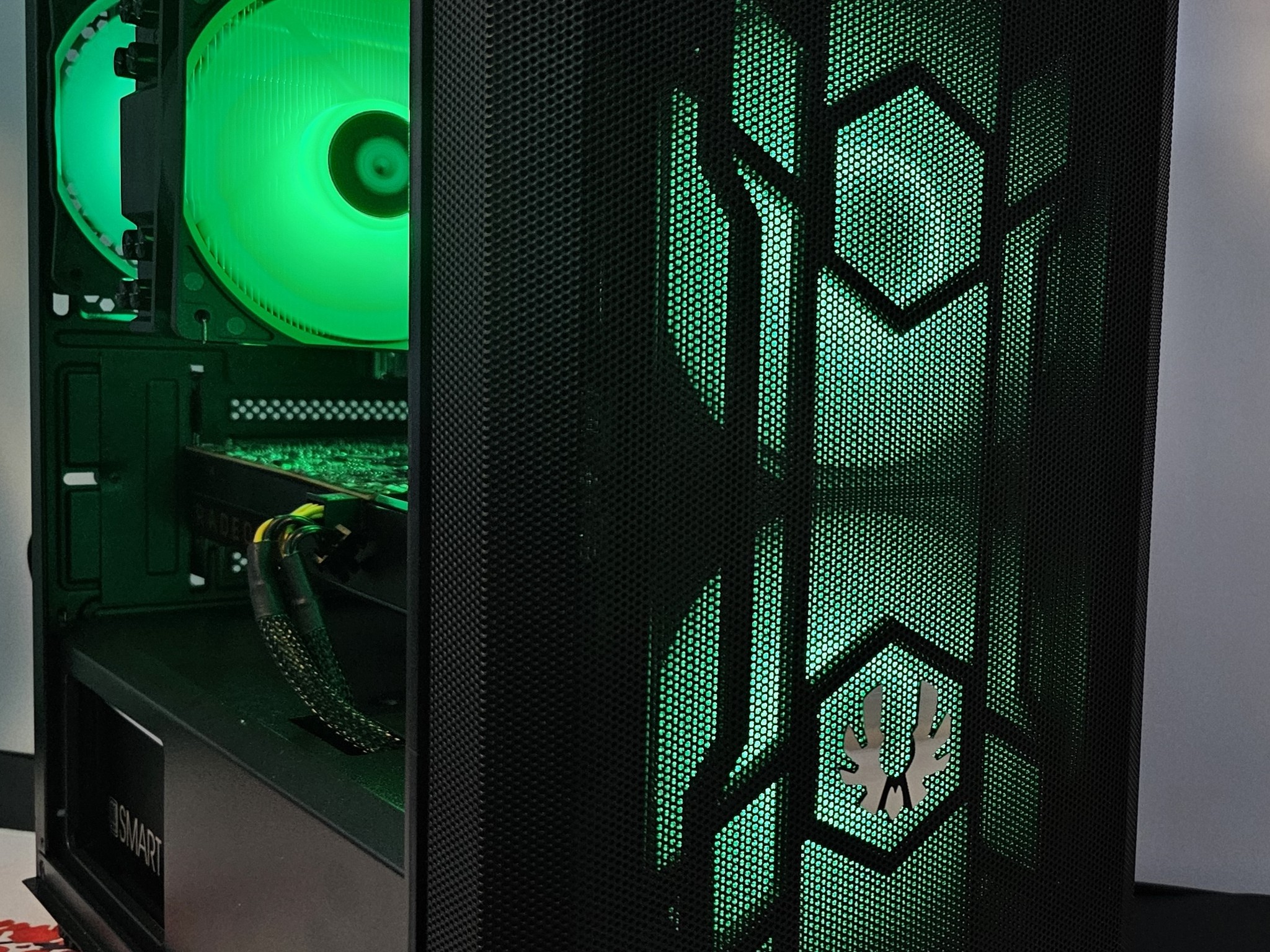 Budget baller Gaming Rig Ryzen 5 3600 / 16GB DDR4 / 1TB SSD / RX570X 8GB