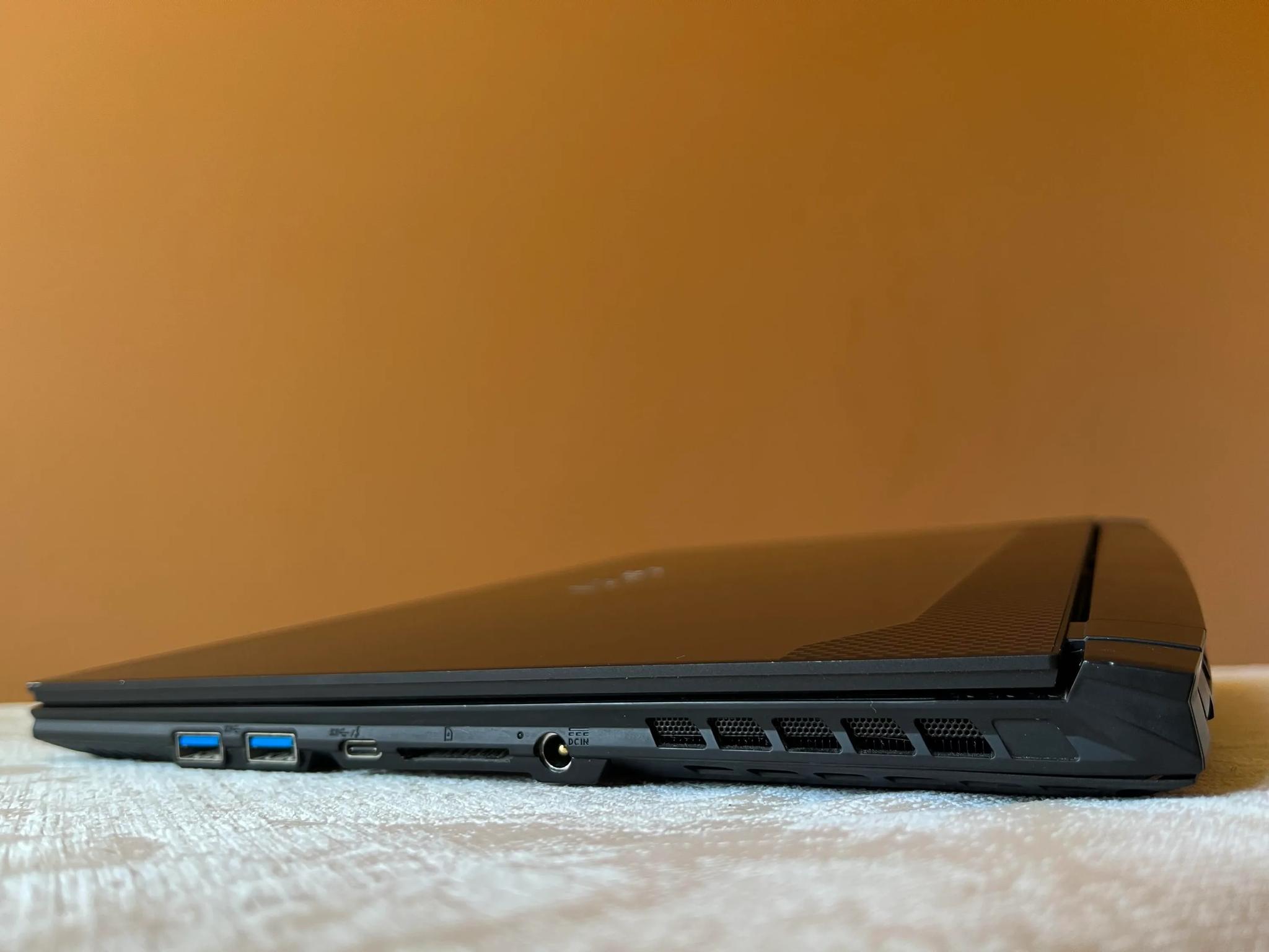 Gigabyte Aero 15, i7 11800h, RTX 3080, 32 GB Ram, 4k OLED