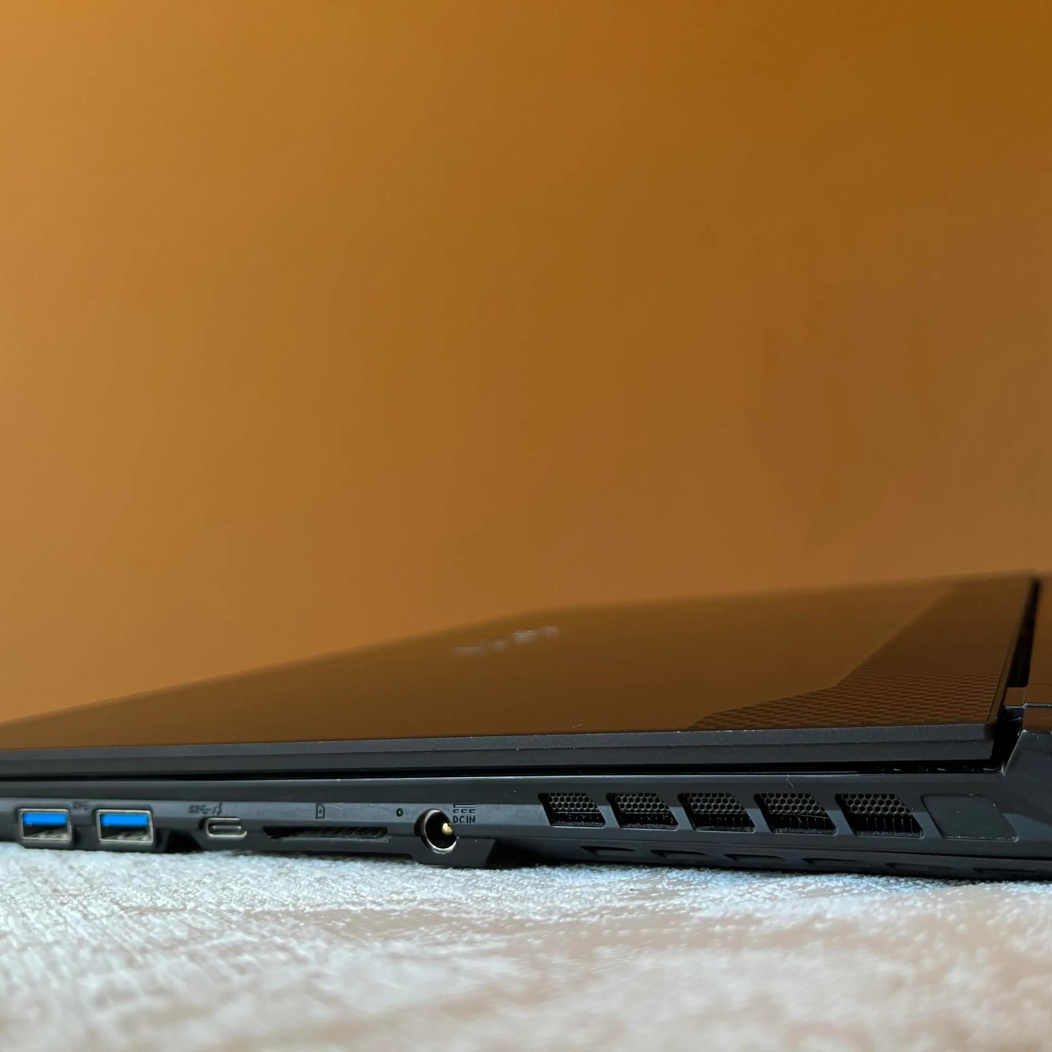 Gigabyte Aero 15, i7 11800h, RTX 3080, 32 GB Ram, 4k OLED