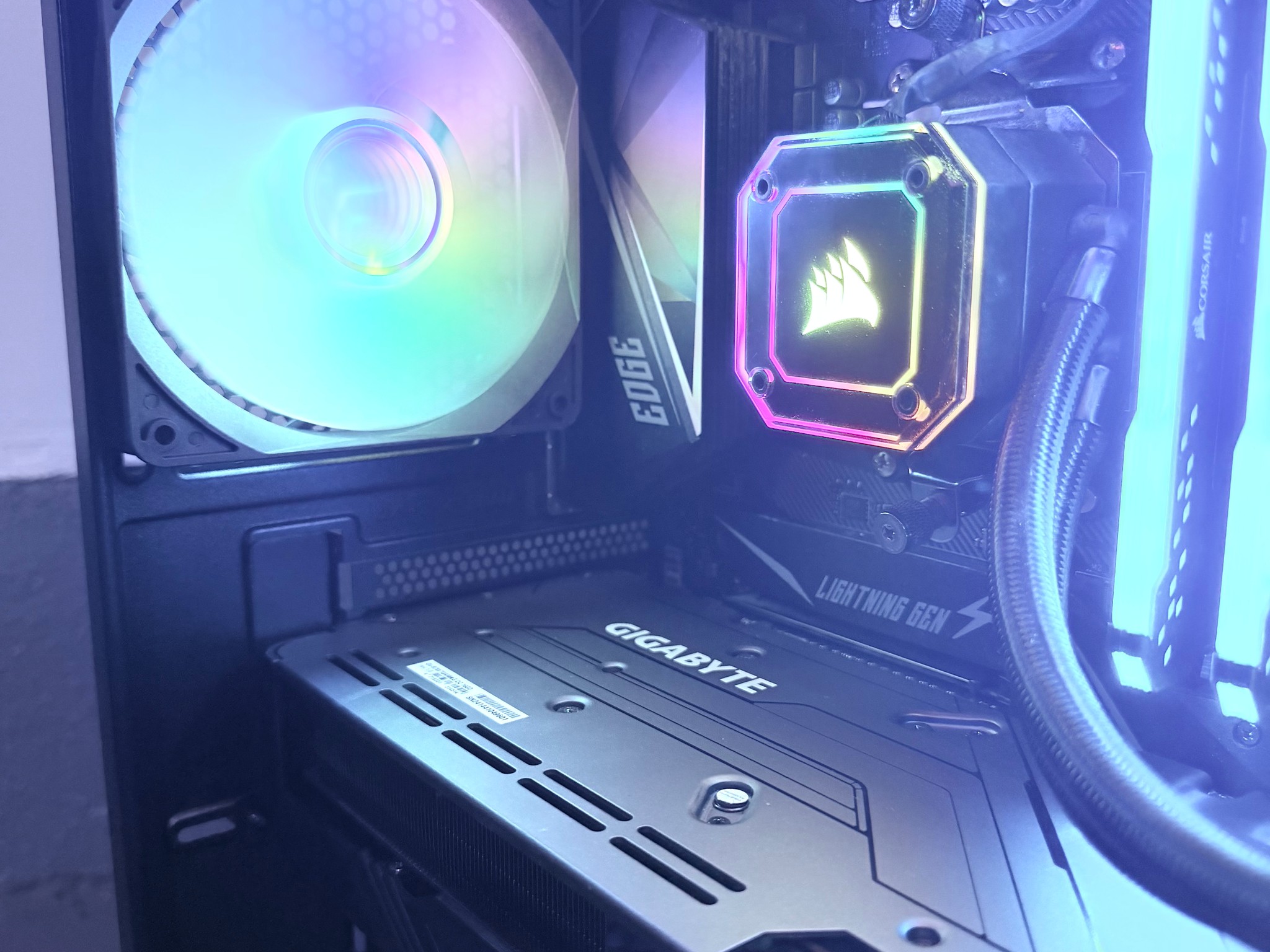 ⚫️"Phantom Prism"🌈| 1440p Gaming | RX 7800XT 16GB | Ryzen 7 3800X | 32B Ram | 1TB Storage