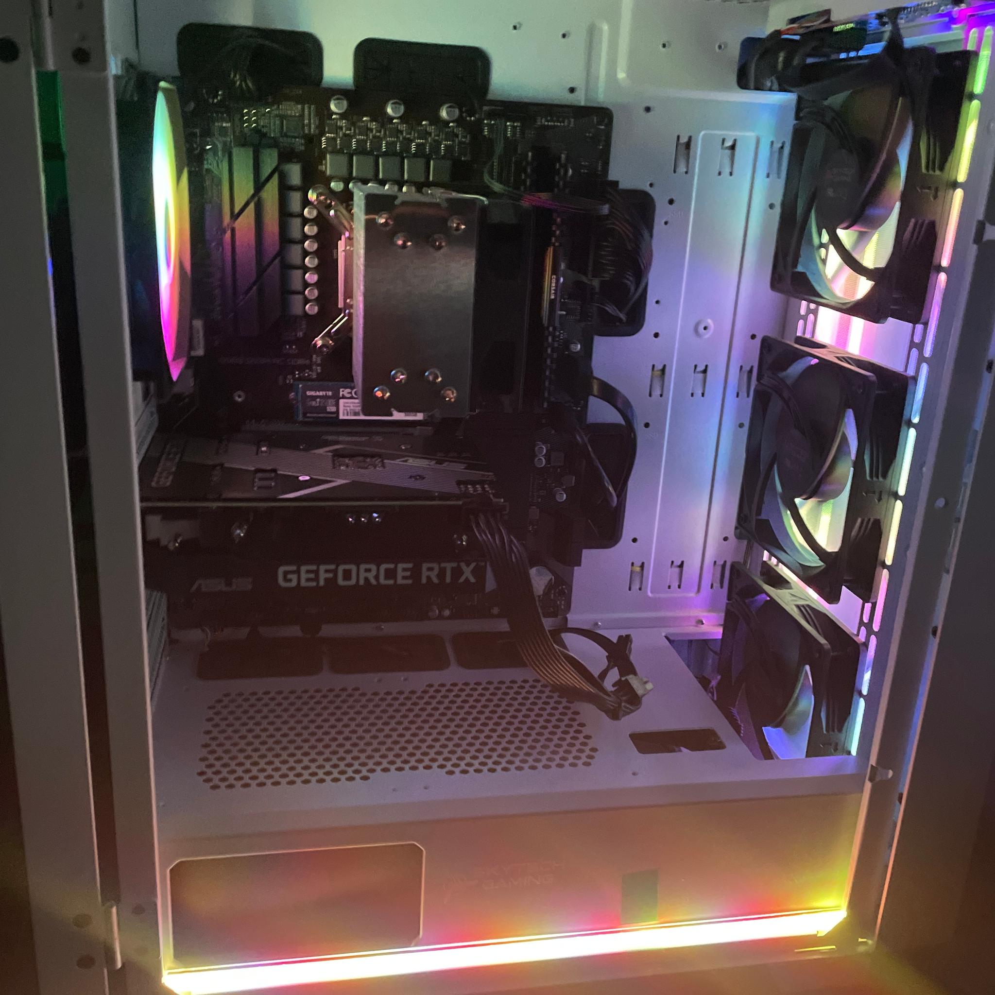 ⭐️Skytech- White, Good condition, Glass panel, 1080p to 1440p.⭐️