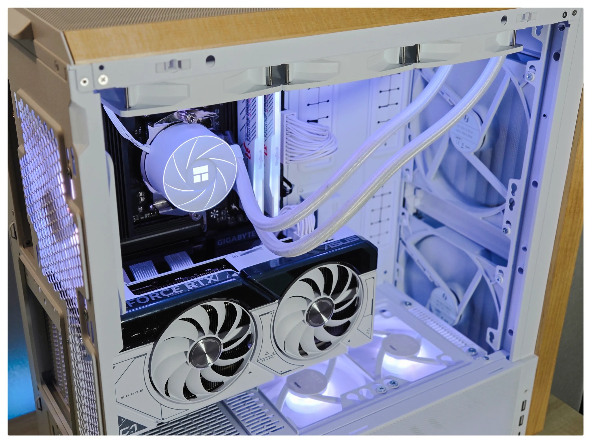 RTX 4070 | Ryzen 7 7700 | Wi-Fi | White Gaming PC