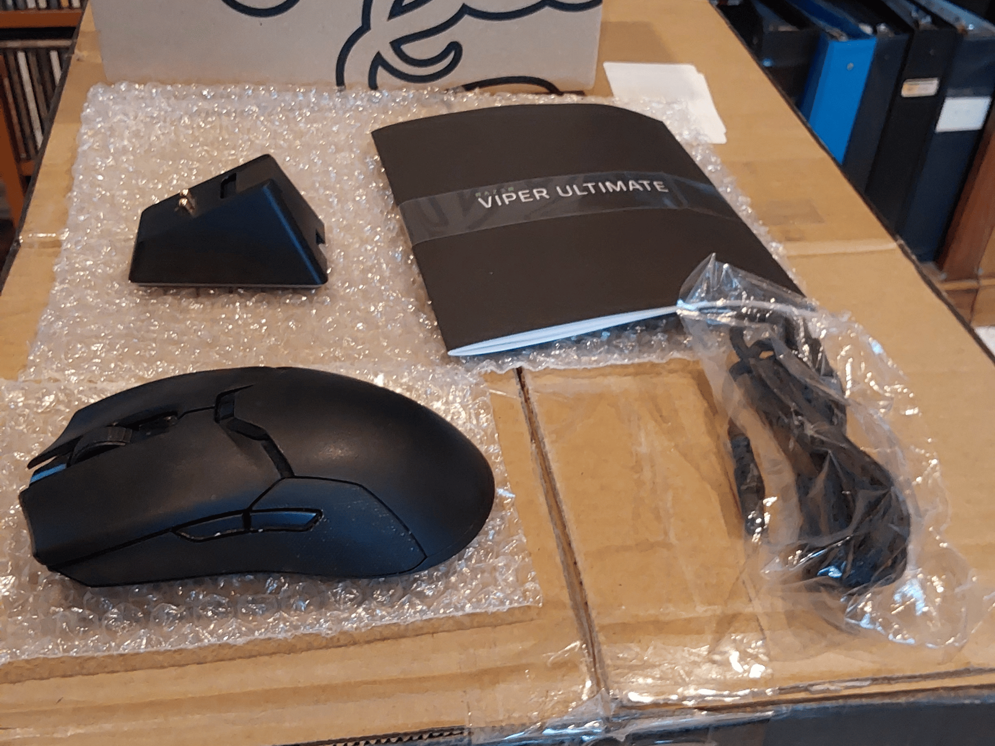 Razer Viper Ultimate Hyperspeed Lightweight Wireless Gaming Mouse with RGB Charging Dock (Renewed)