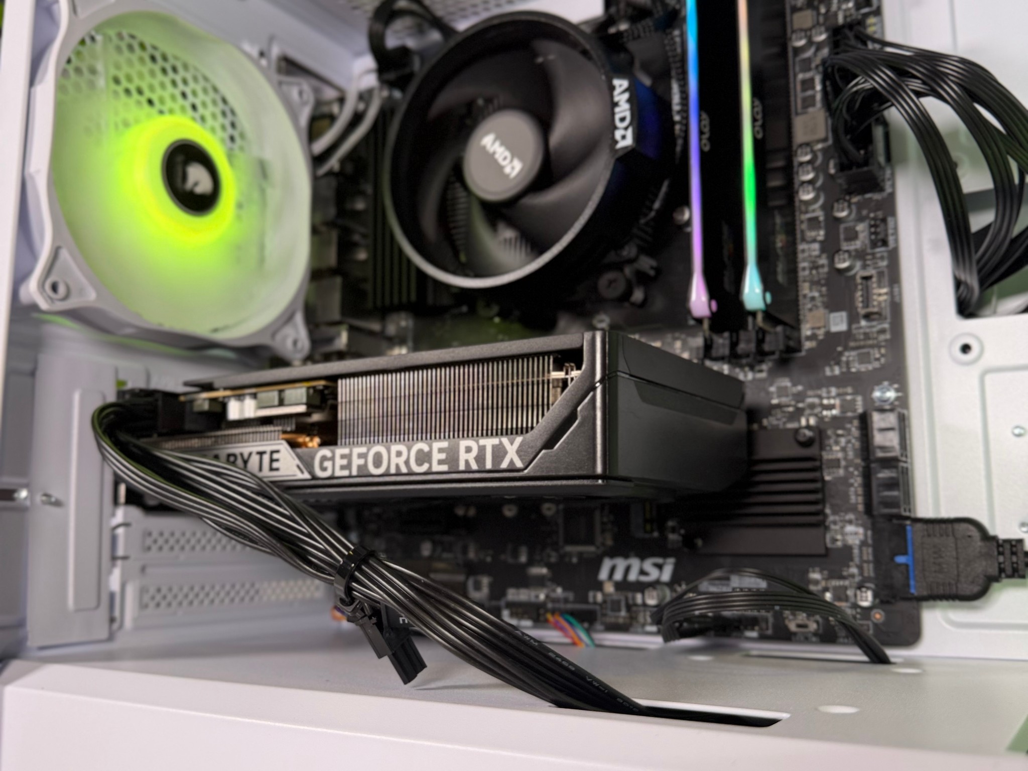 Ryzen 5 | RTX 5060 | 16GB RAM | 1TB SSD