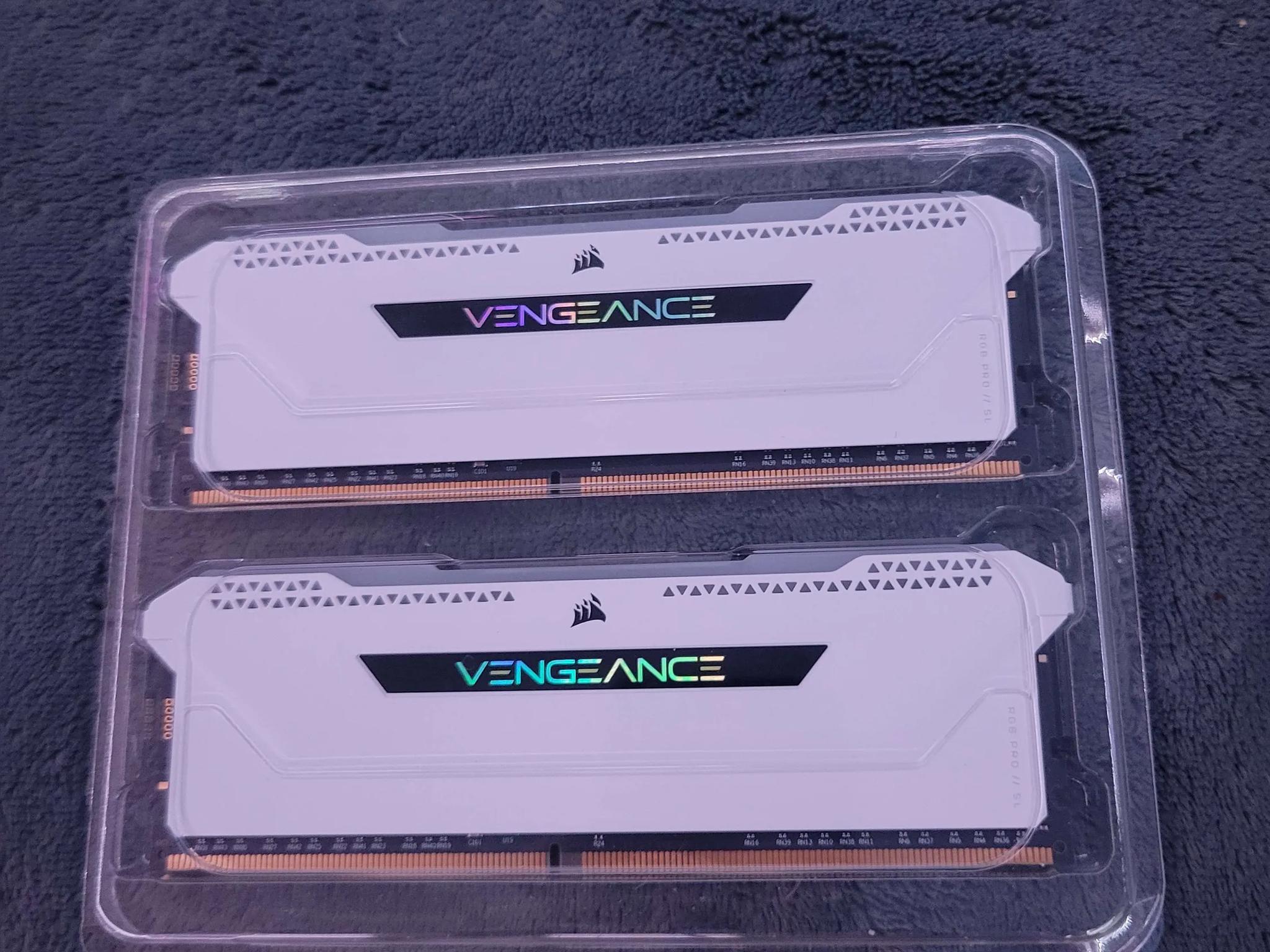 Corsair Vengeance RGB Pro SL 16GB (2x8GB) DDR4-3200 Ram