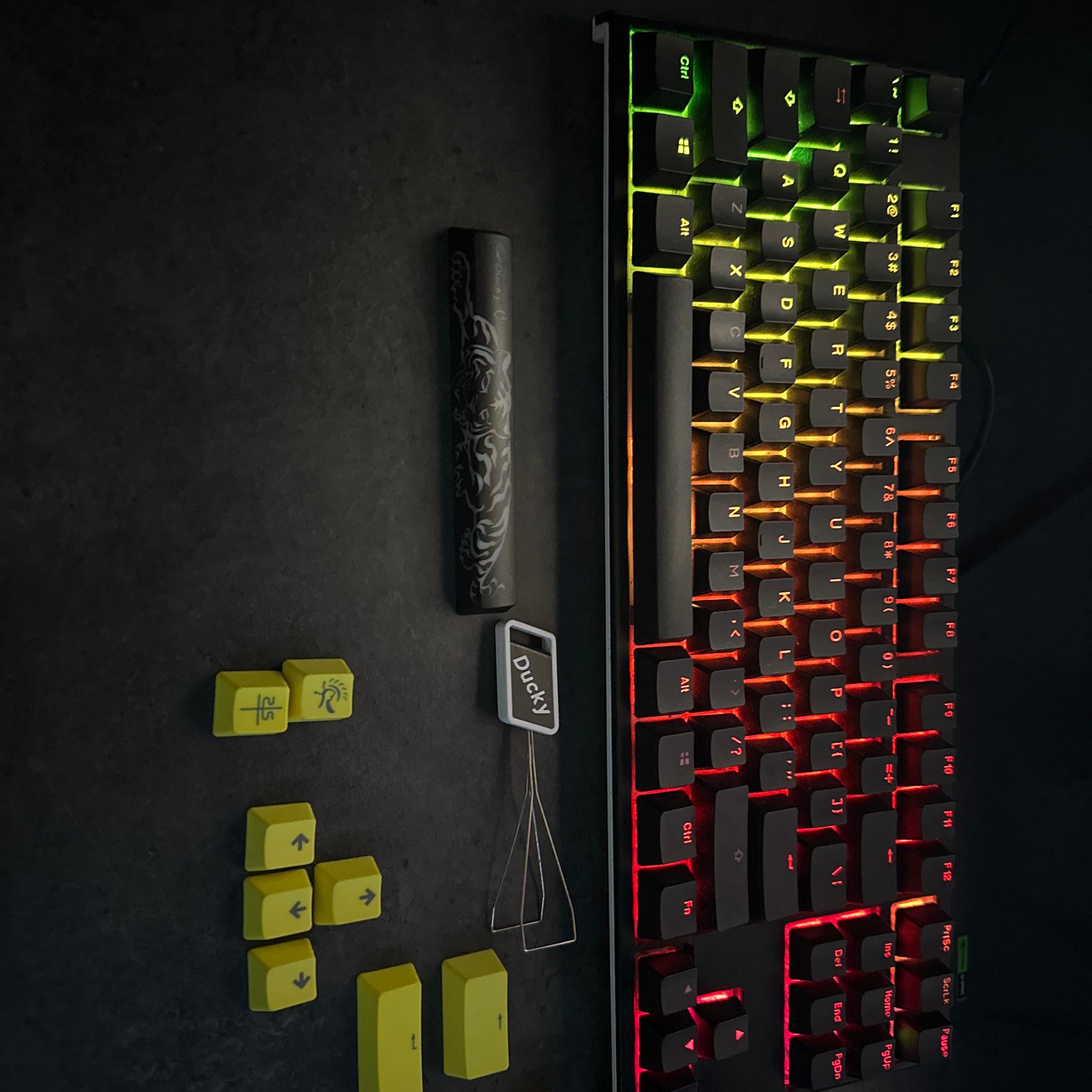 Ducky Keyboard, Black/Yellow, Plastic, Good Condition