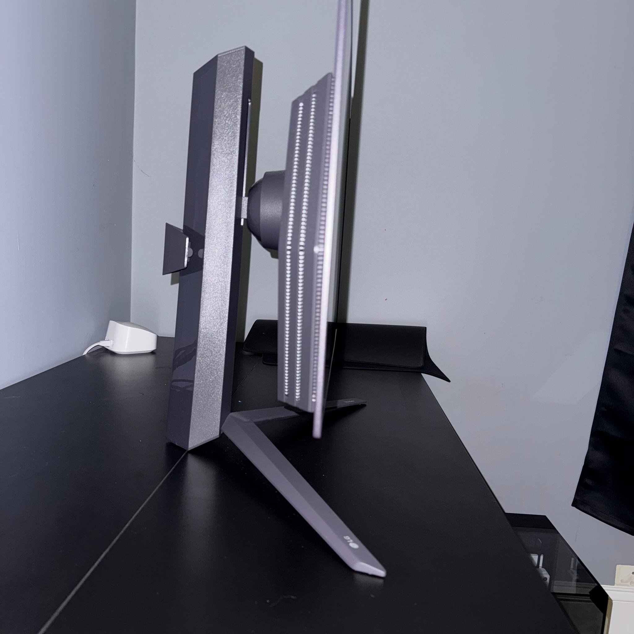 LG Ultra Gear OLED Monitor 1440p 240HZ 0.003m response time