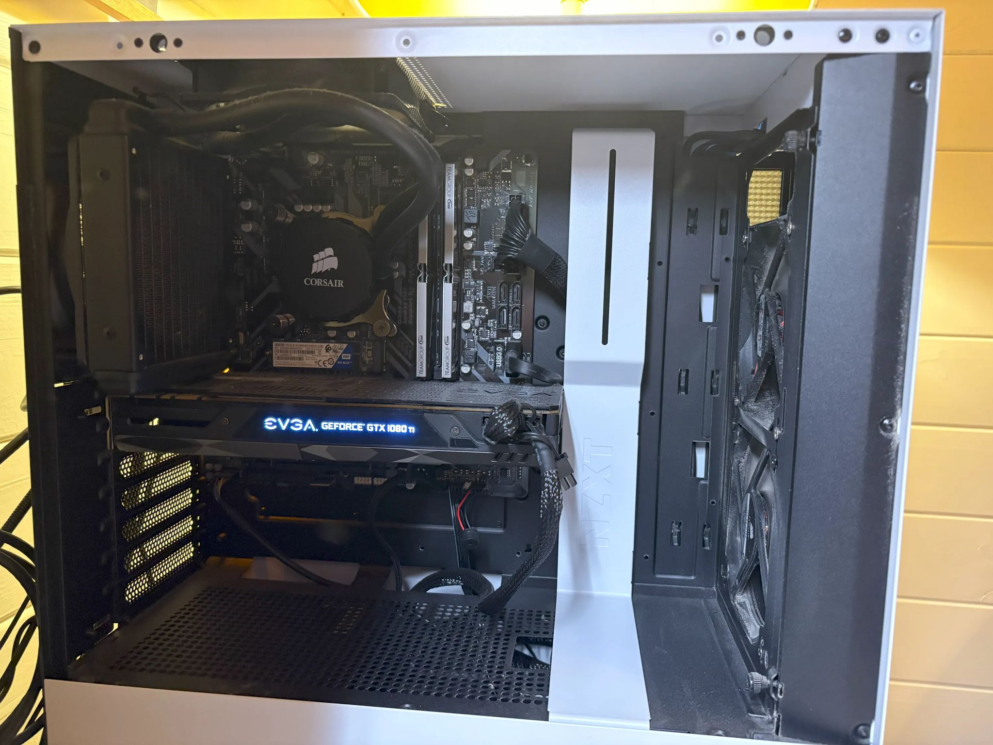 🖥️ Used Custom White NZXT H500i Gaming PC – i5‑8600K / GTX 1080 Ti / 16 GB DDR4 / 500 GB SSD