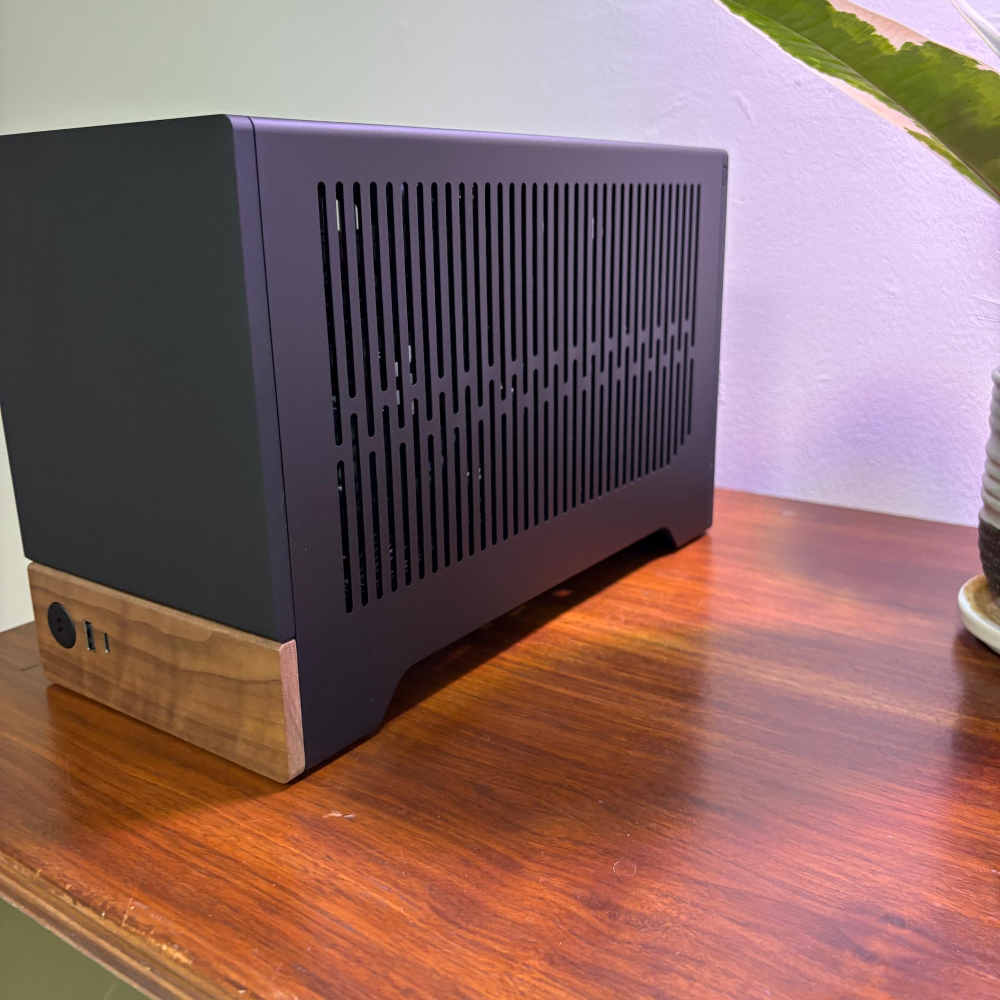 RTX 5070TI | Ryzen 7 7800X3D | 32GB DDR5 | 1.5TB SSD | 1000W PSU | 1x 120MM Fan | Fractal Terra ITX