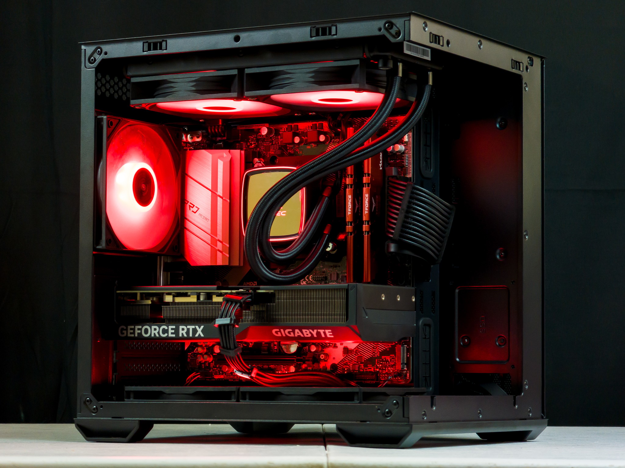 ❤️🖤 RTX 4070 / Ryzen 7 5800X / 32GB Gaming PC 🖤❤️