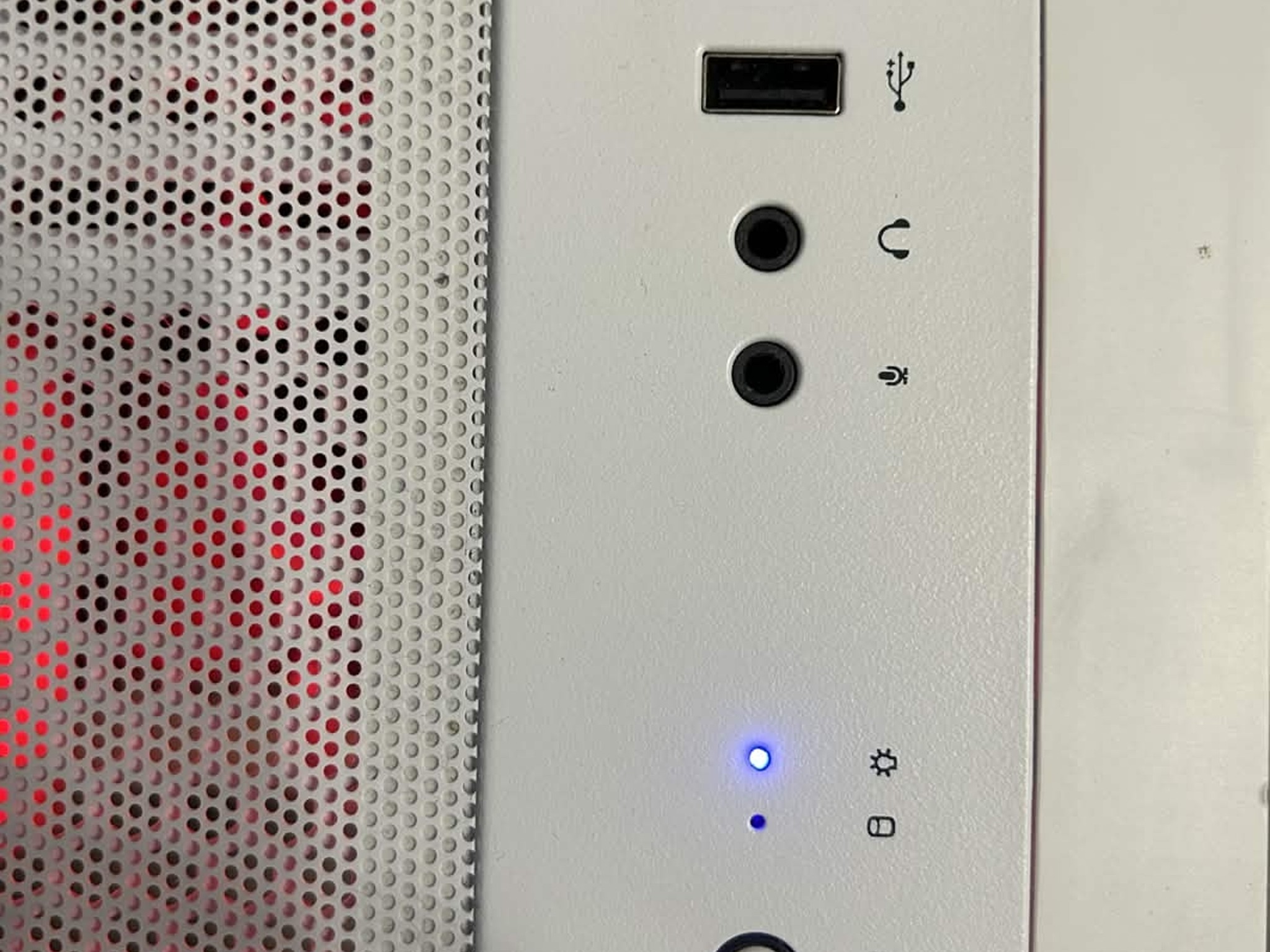 ALL WHITE NVIDIA GAMING PC (3070, ryzen 7, 32gb ram)