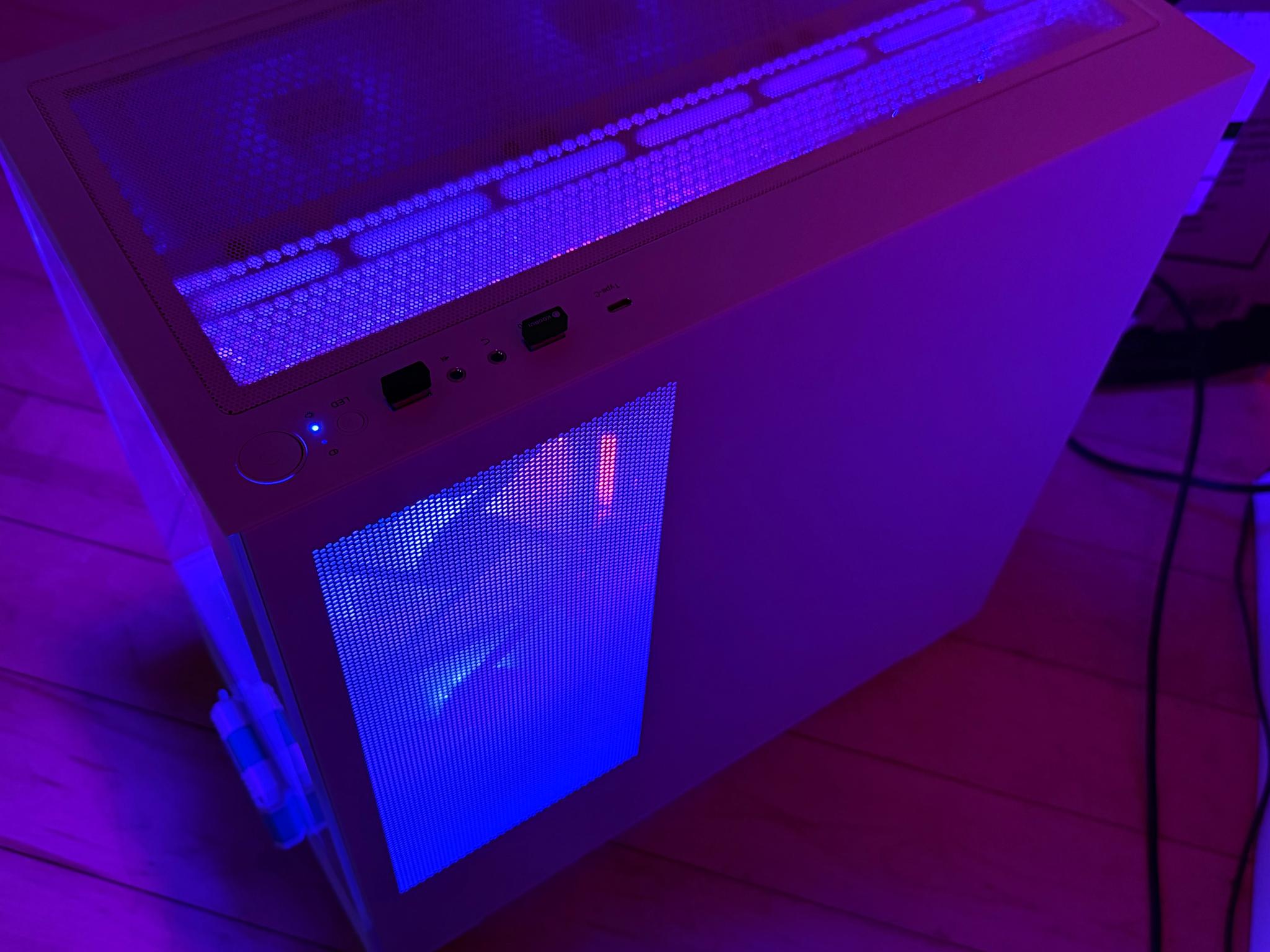 ✨NEW Custom All-White Gaming PC | Ryzen 7 7700 / RX 9060 XT 16 GB / 1 TB NVMe / DDR5 RGB