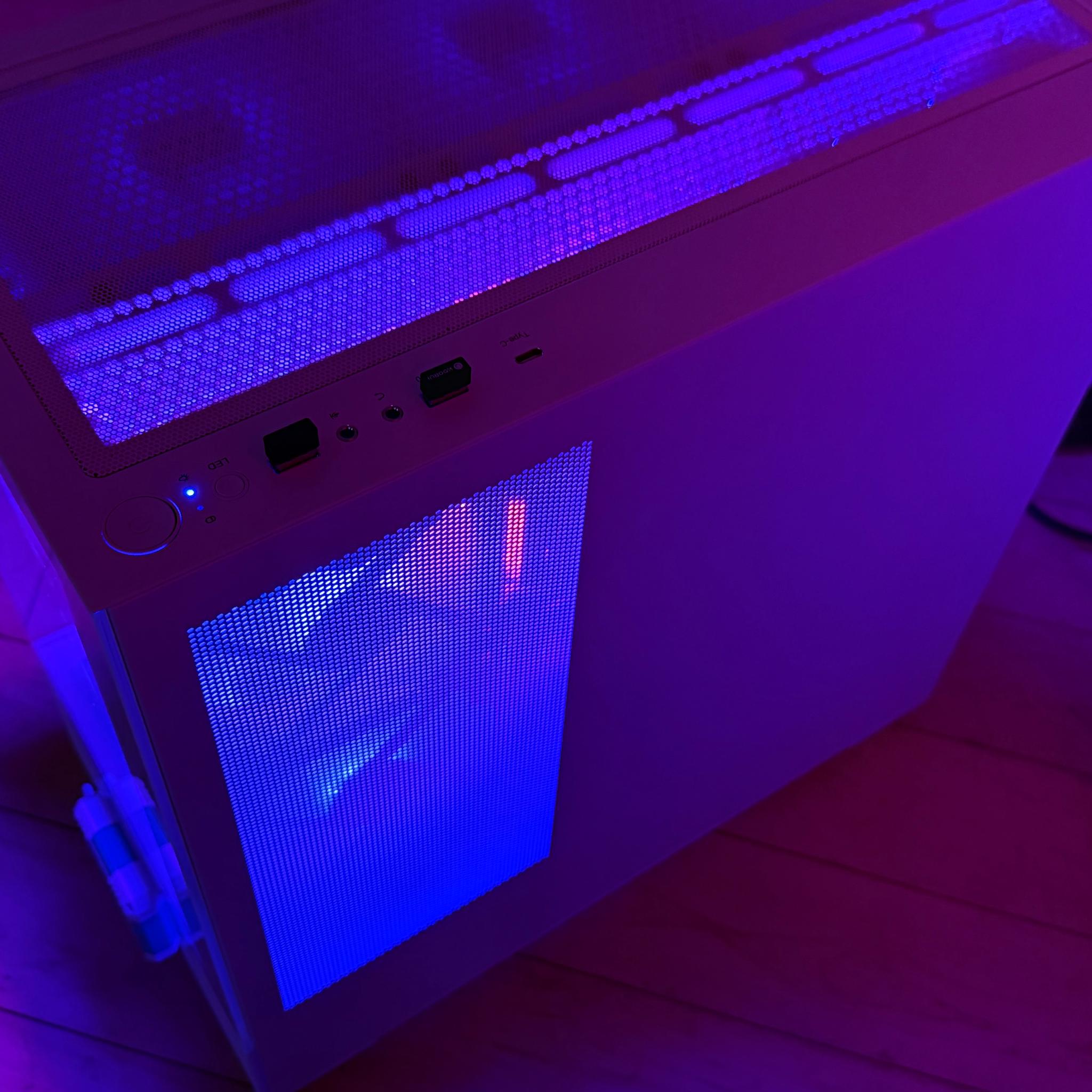 ✨NEW Custom All-White Gaming PC | Ryzen 7 7700 / RX 9060 XT 16 GB / 1 TB NVMe / DDR5 RGB