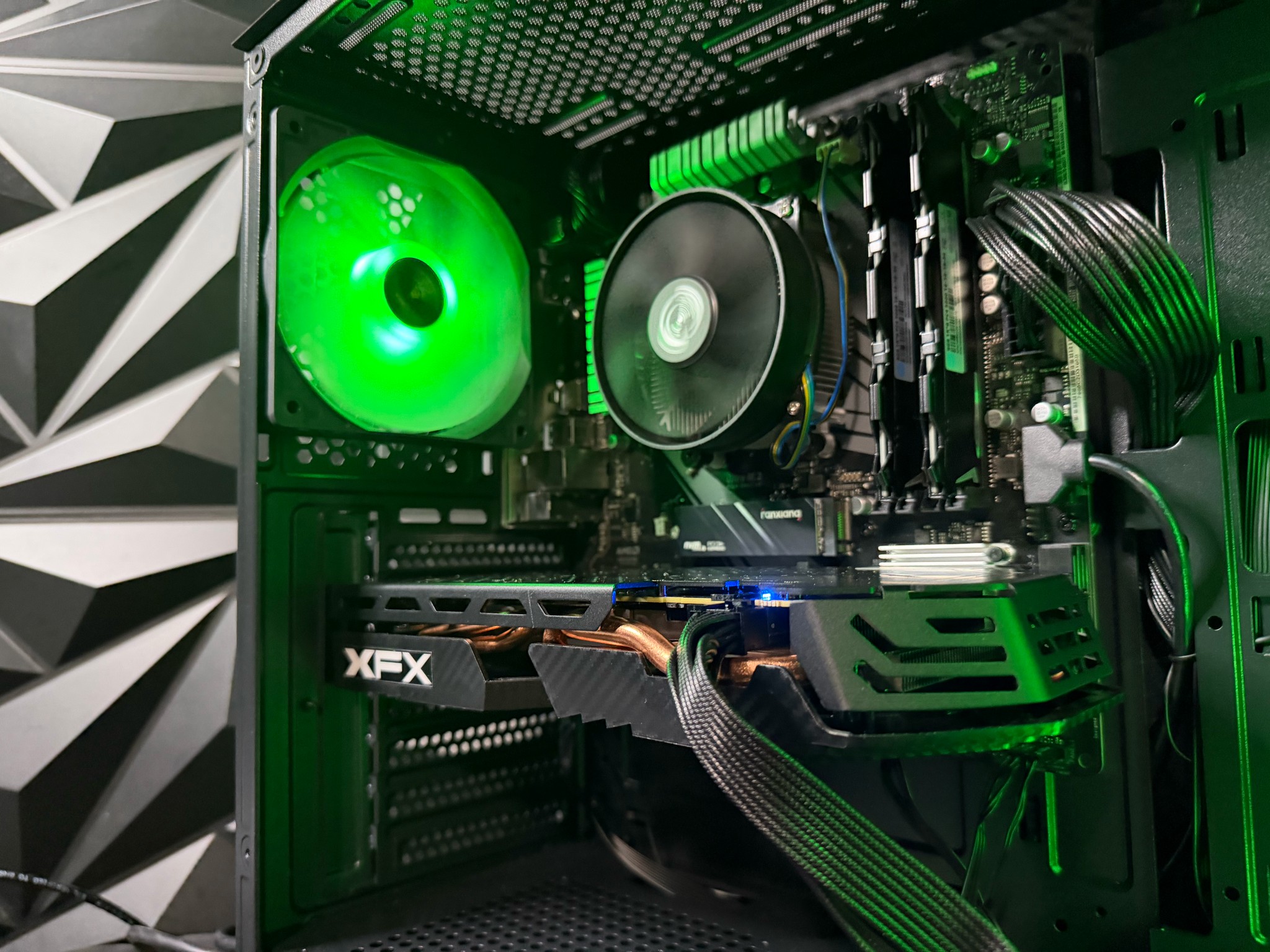 💅🔥 THE BUDGET BADDIE 🔥💅 Ryzen 5 2600| RX 580 8GB 16 GB DDR4| 512GB NVMe|650W PSU