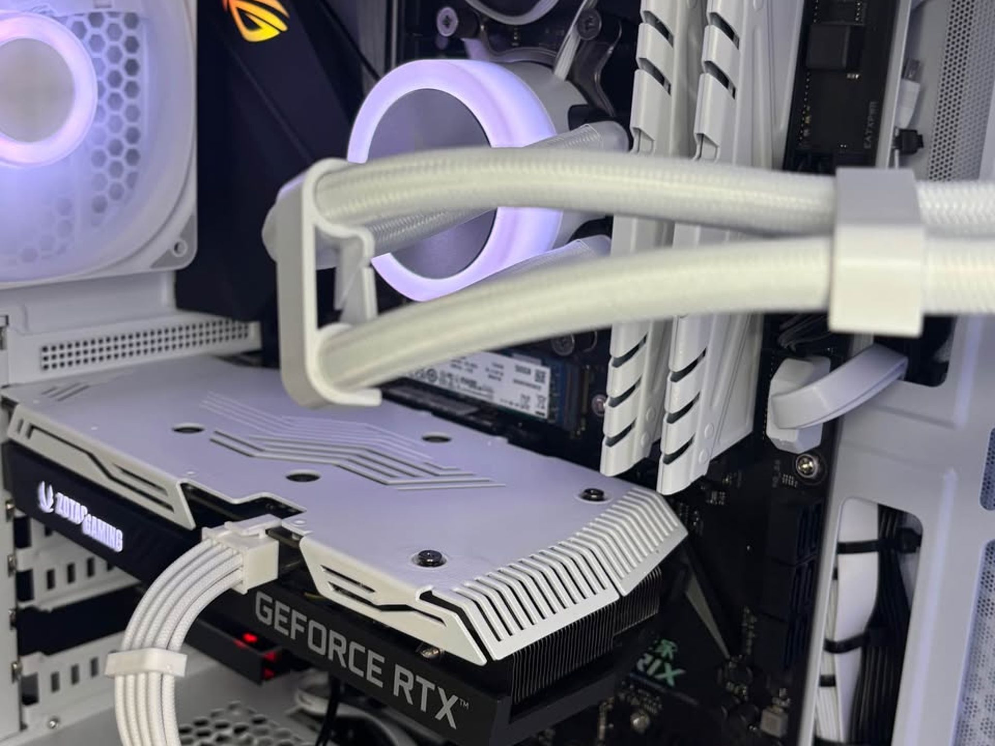 White Gaming PC (RTX 3060 Ti 8GB + AMD Ryzen 5 5600G)