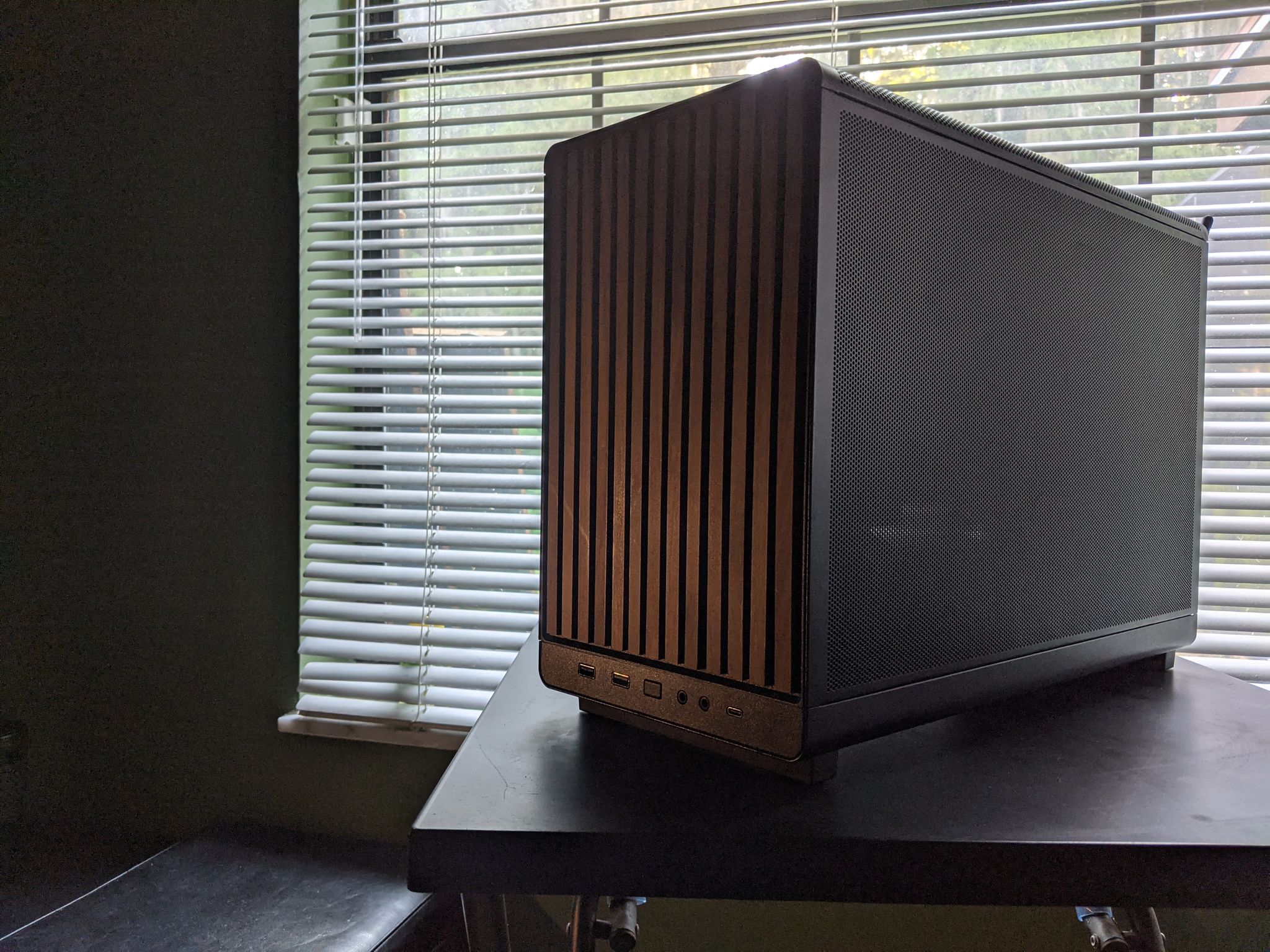 AMD Ryzen 5 3500| GTX 1080 8GB| 16GB DDR4 RAM| 1TB SSD & 1TB HDD| Windows 11 |