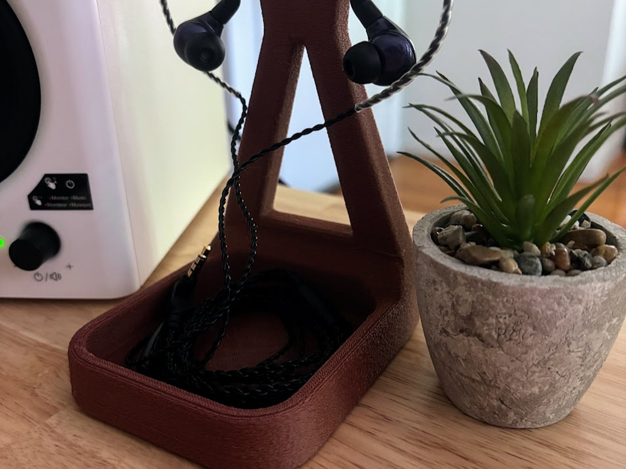 Minimalist Wood PLA IEM Display Stand, Audiophile Earphone Holder (3D Printed)