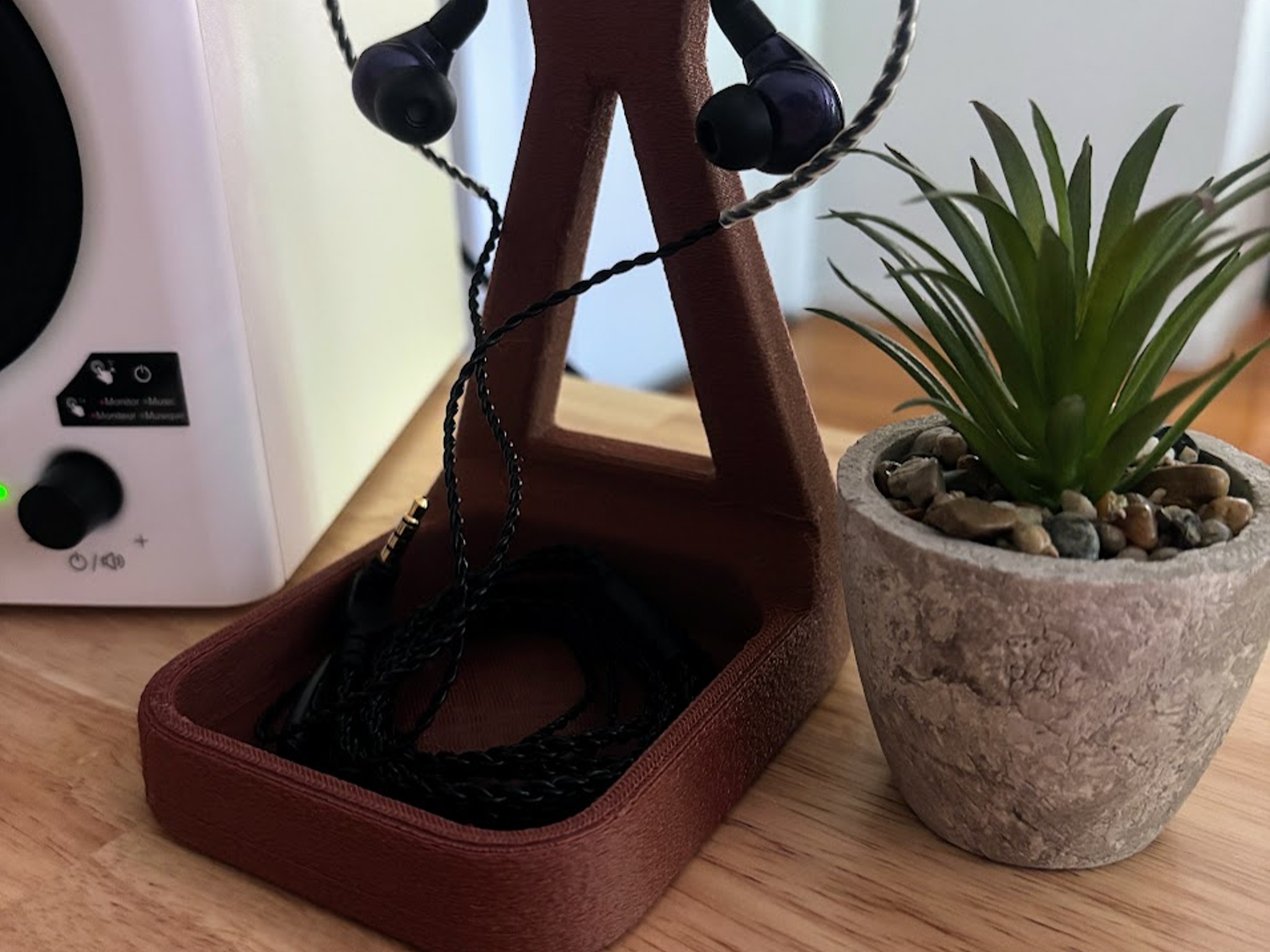 Minimalist Wood PLA IEM Display Stand, Audiophile Earphone Holder (3D Printed)