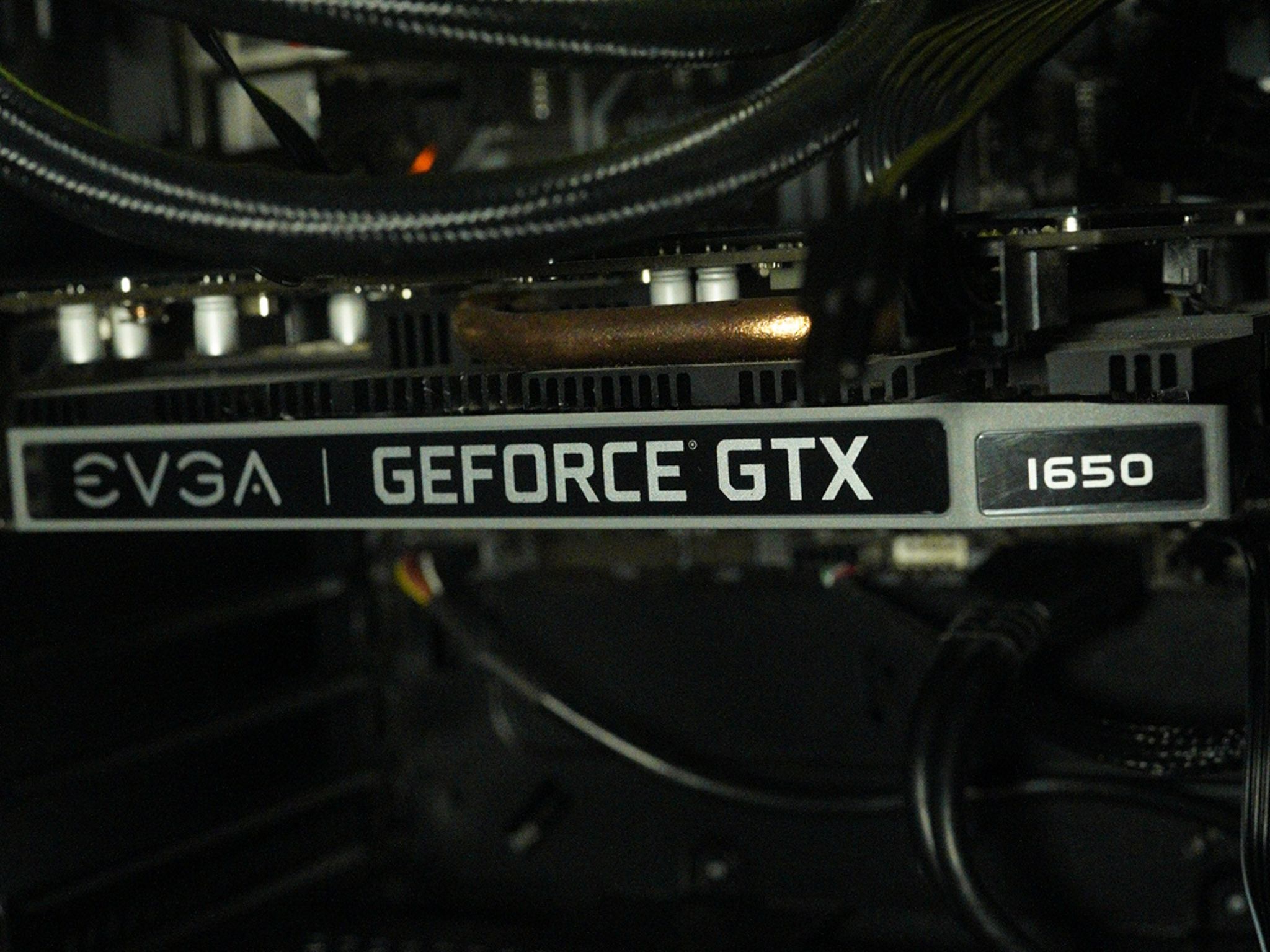 Nvidia GTX 1650 4GB - AMD Ryzen 7 5700 - Razer 240MM AIO Cooler - 16GB DDR4 Ram