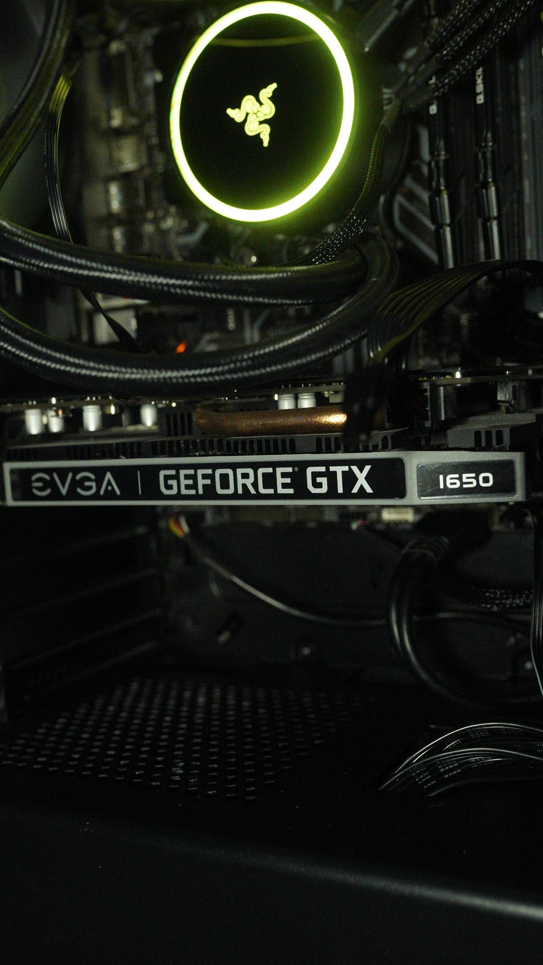 Nvidia GTX 1650 4GB - AMD Ryzen 7 5700 - Razer 240MM AIO Cooler - 16GB DDR4 Ram