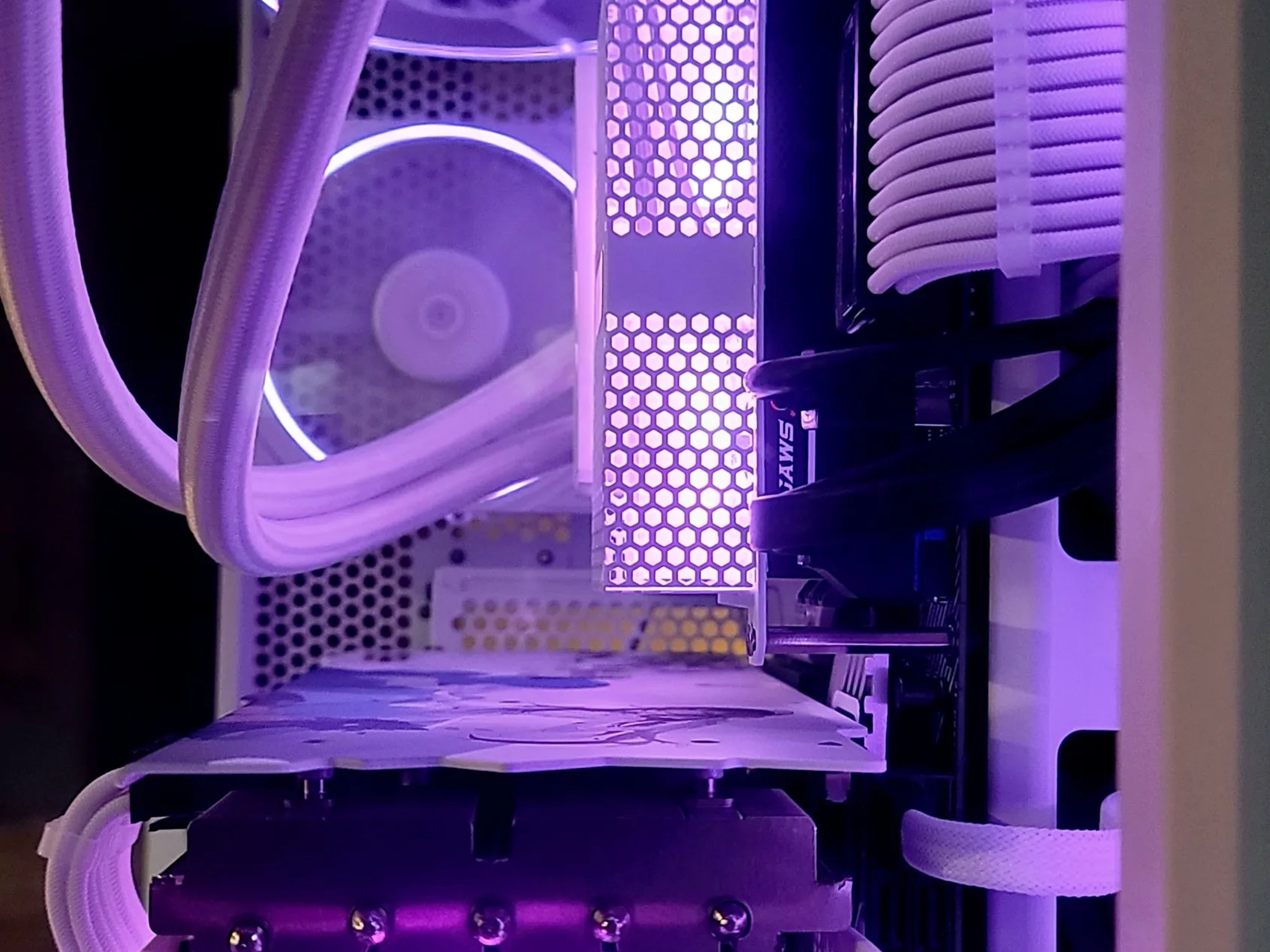 Sakura!  i7 12700k, Yeston RX 6800XT, 32Gb DDR5, 360 AIO, WiFi/BT/Ethernet, Z690