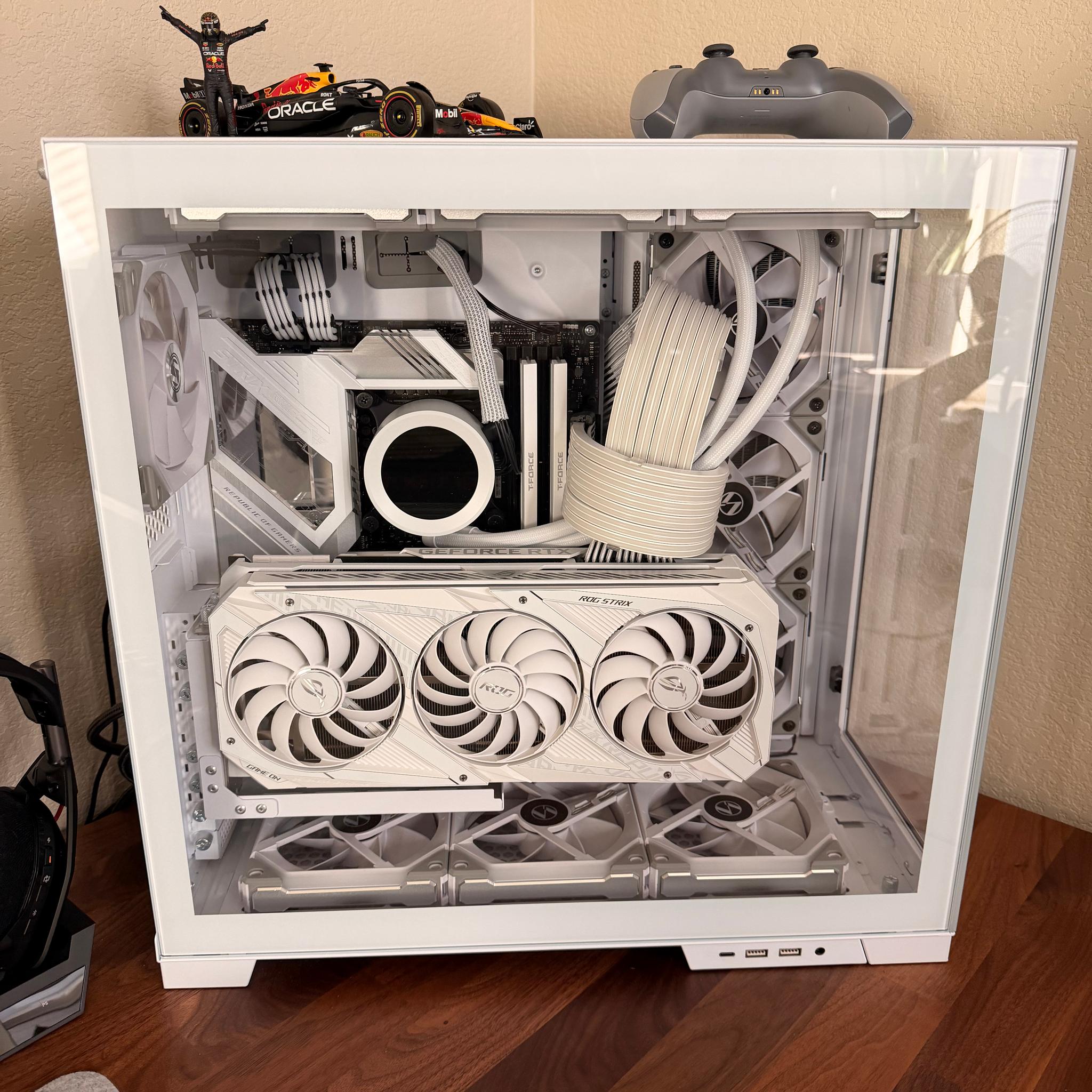 All White Gaming PC: i9 12900k paired with a Asus ROG Strix 3090