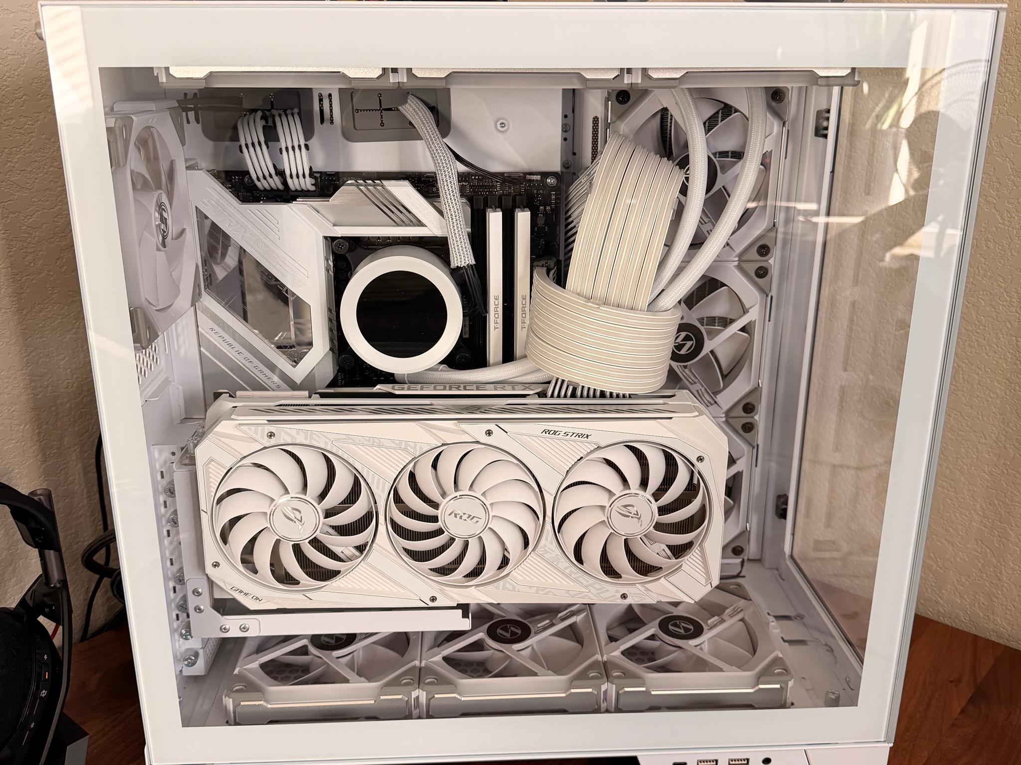 All White Gaming PC: i9 12900k paired with a Asus ROG Strix 3090