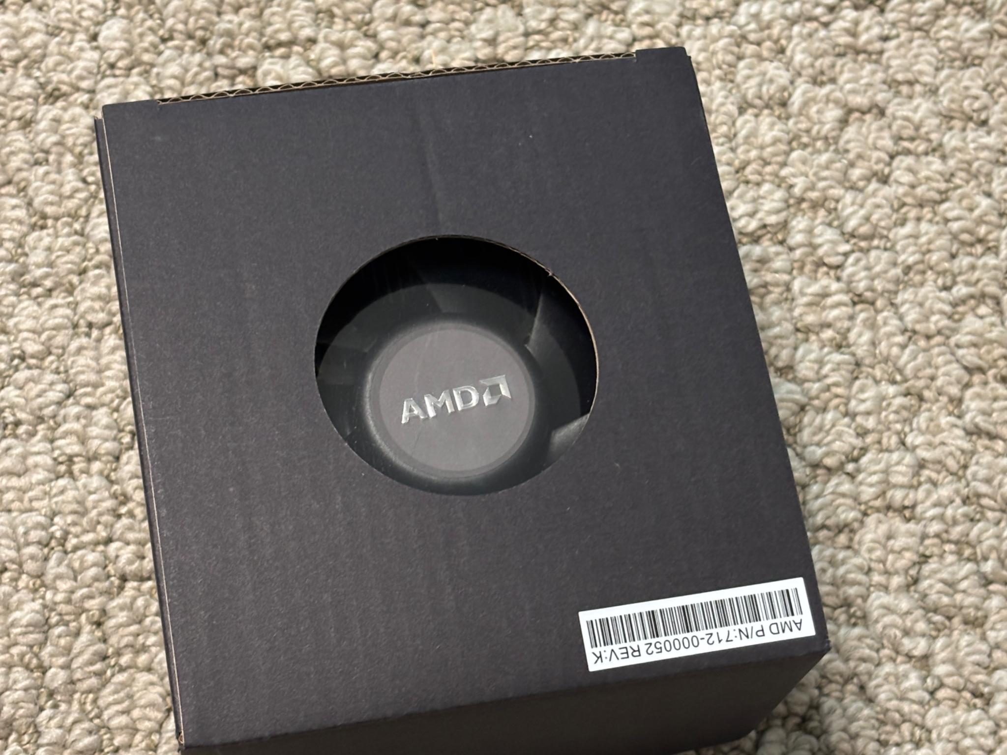 AMD RYZEN 5 5600 includes fan