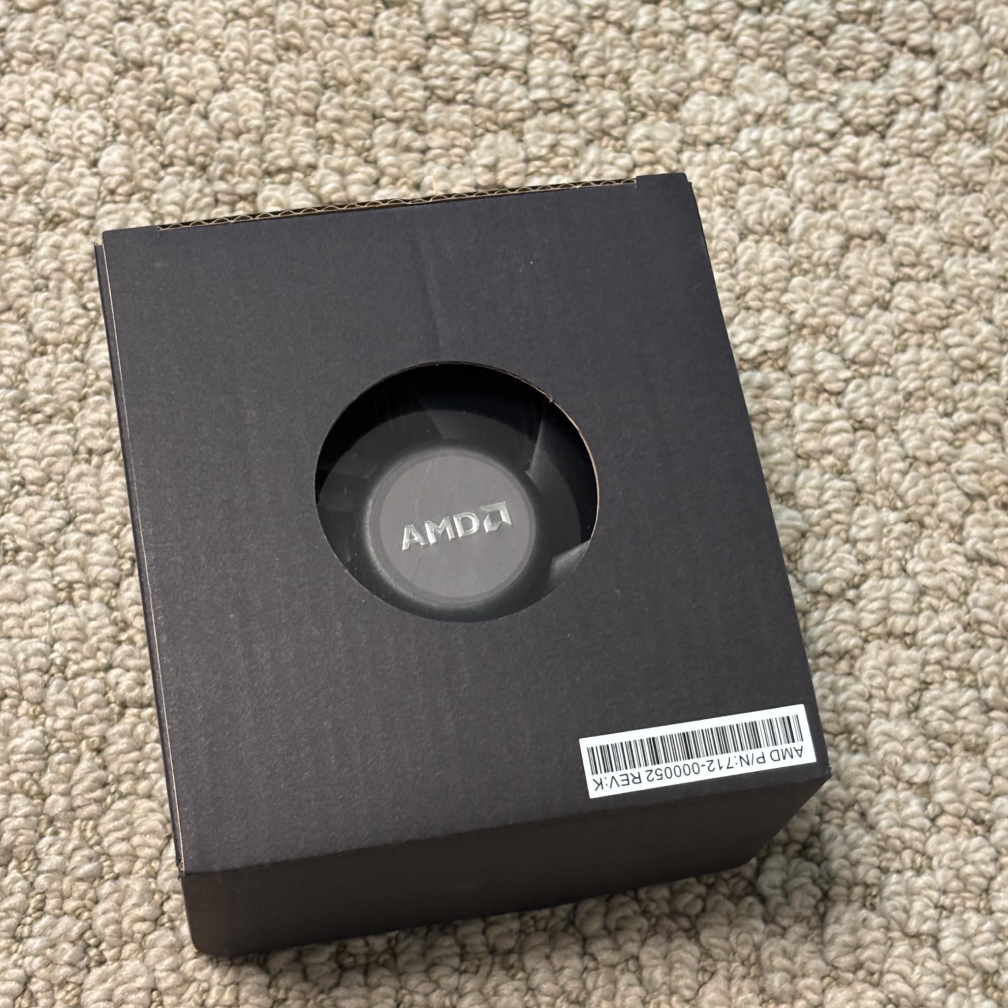 AMD RYZEN 5 5600 includes fan