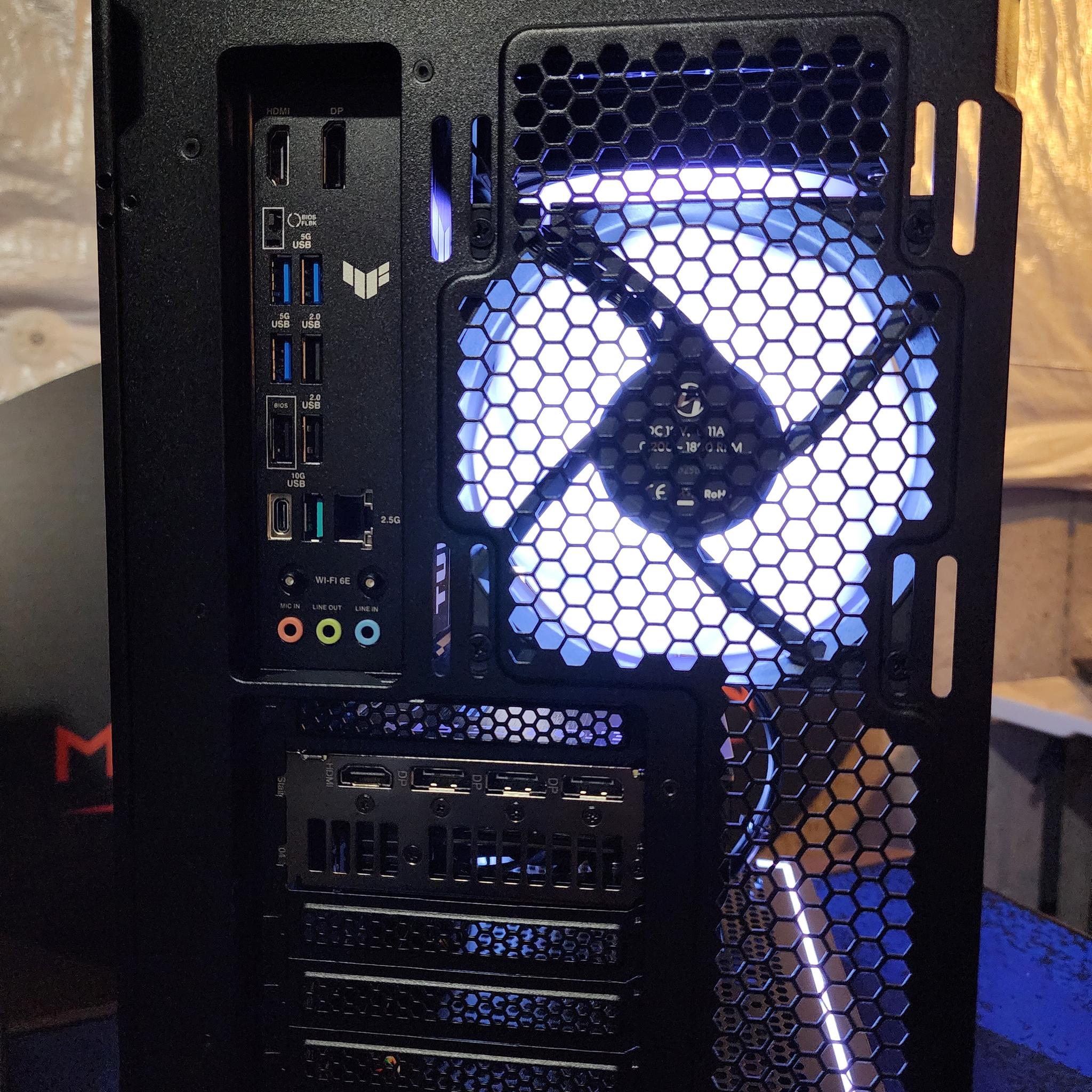 RTX 5070 Ti / Ryzen 7 9800X3D / 32GB DDR5 RAM / 2TB NVMe