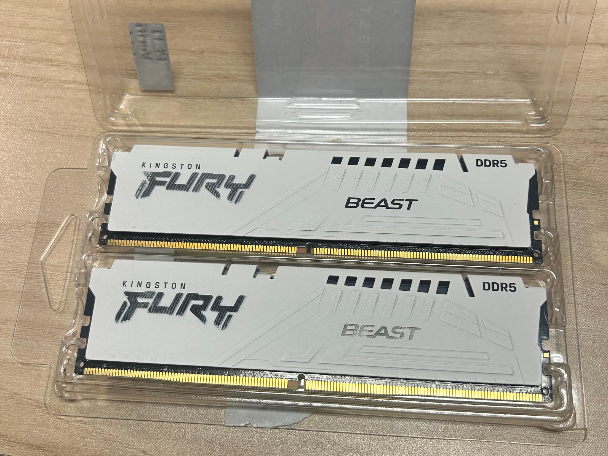 64 GB White Kingston Fury Beast DDR5 Ram