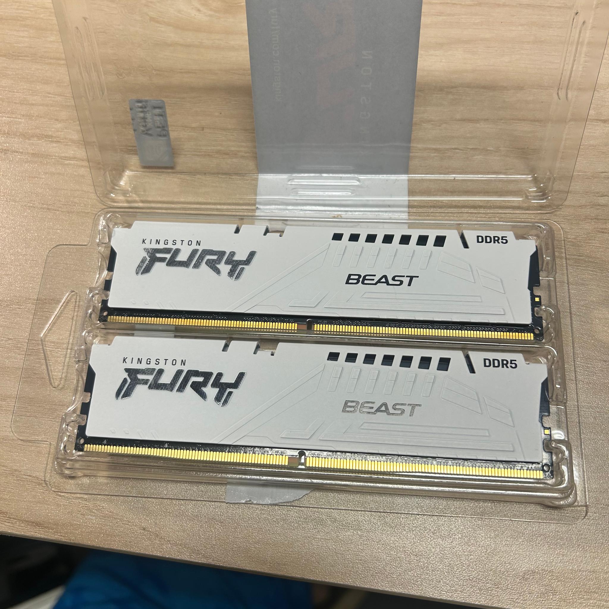 64 GB White Kingston Fury Beast DDR5 Ram