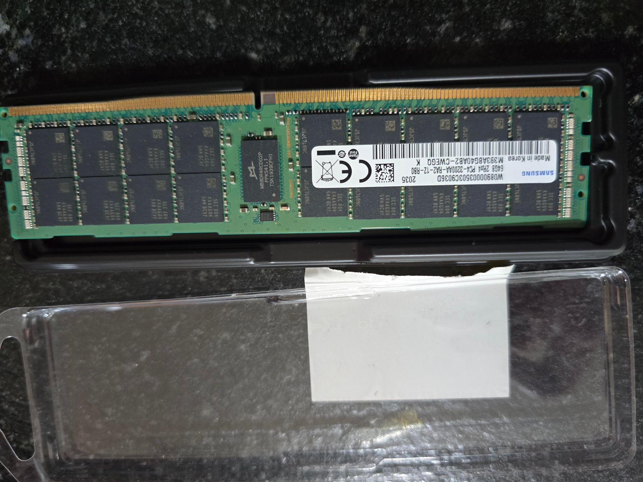 Samsung / NEMIX 64GB DDR4-3200 ECC RDIMM — Minor Scratch