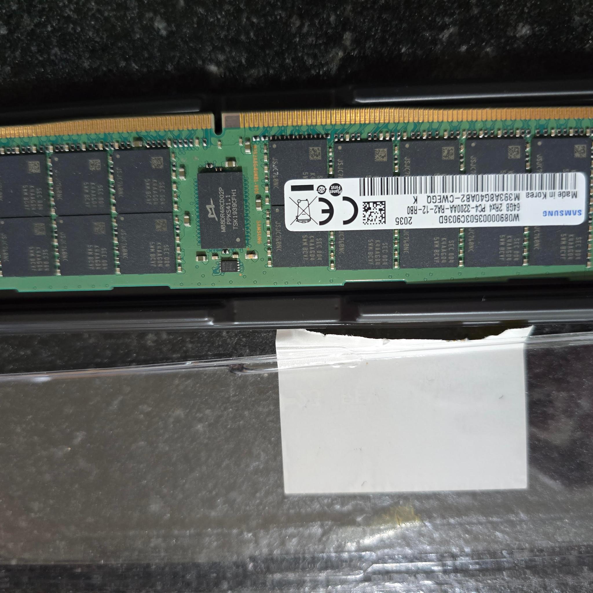 Samsung / NEMIX 64GB DDR4-3200 ECC RDIMM — Minor Scratch