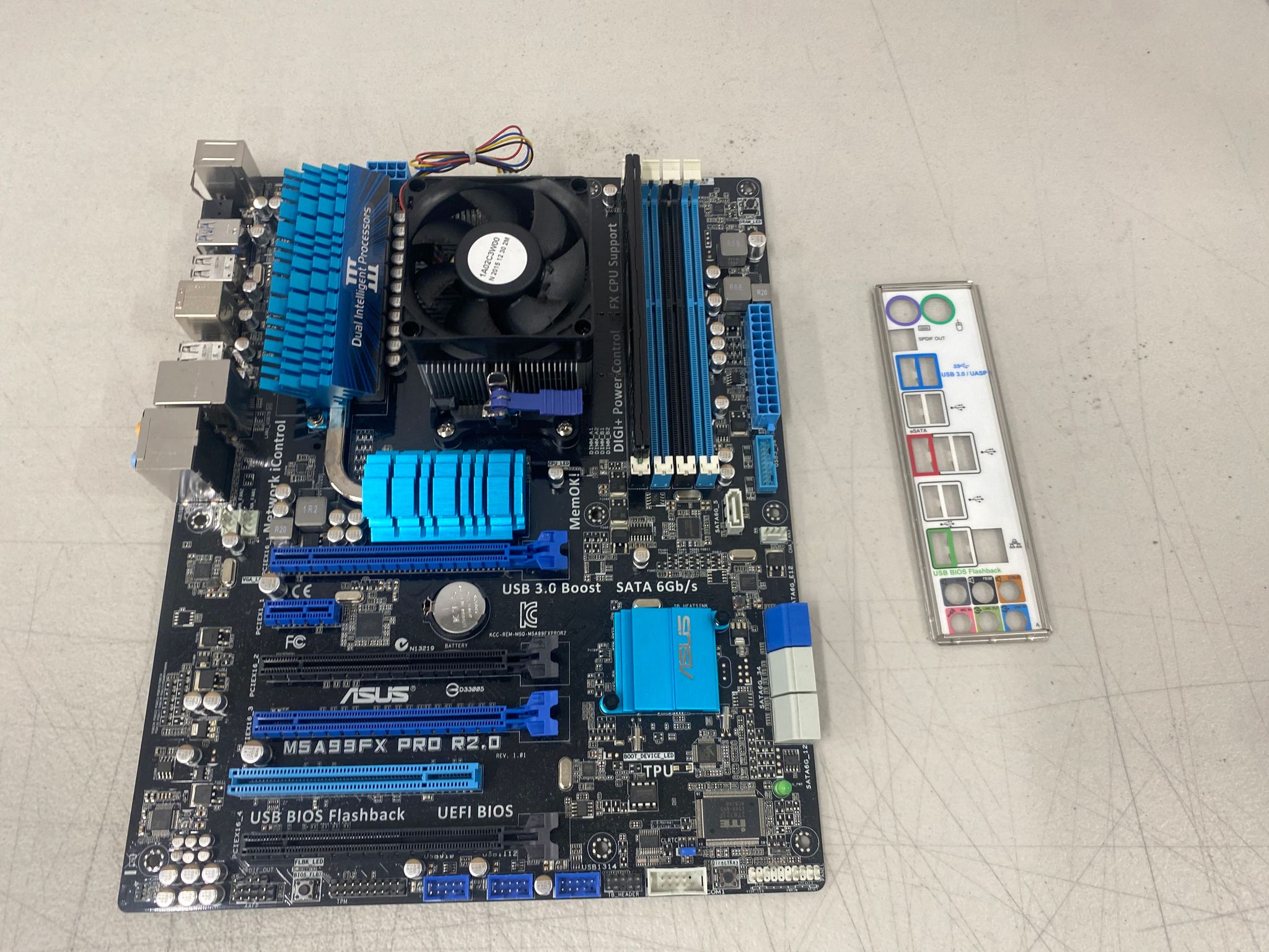 ASUS M5A99FX PRO R2.0 Motherboard + AMD FX CPU + 4GB Corsair DDR3 RAM Combo