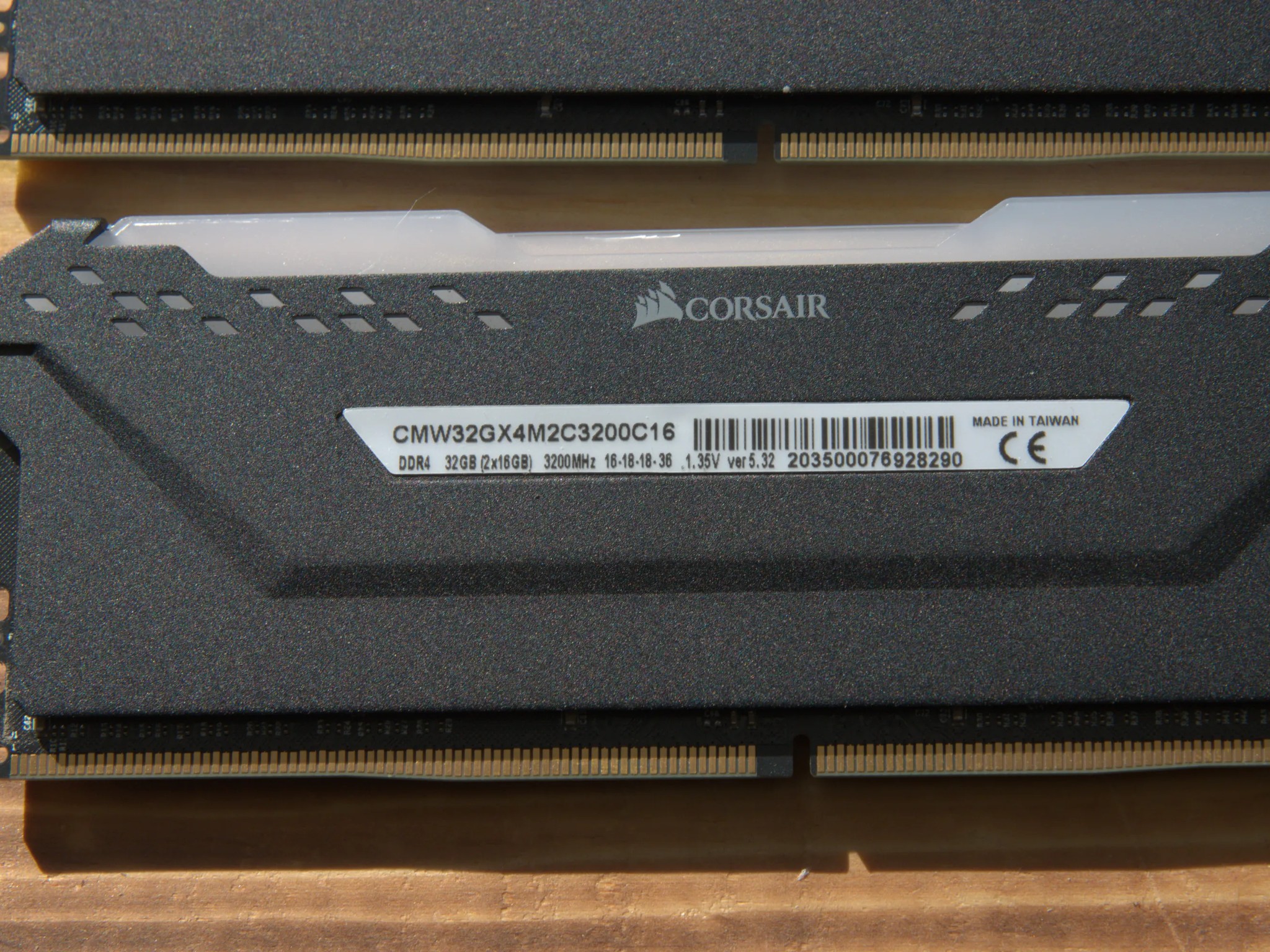 RGB CORSAIR 32GB KIT 2 x 16 - 3200 C16