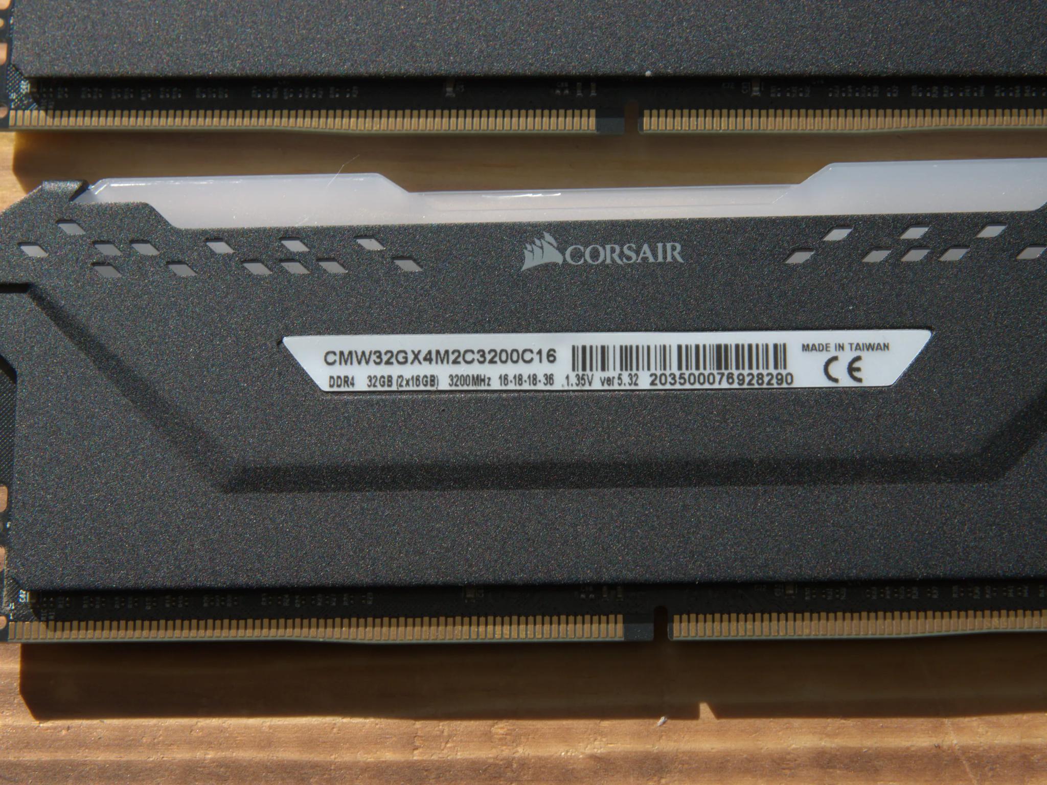 RGB CORSAIR 32GB KIT 2 x 16 - 3200 C16