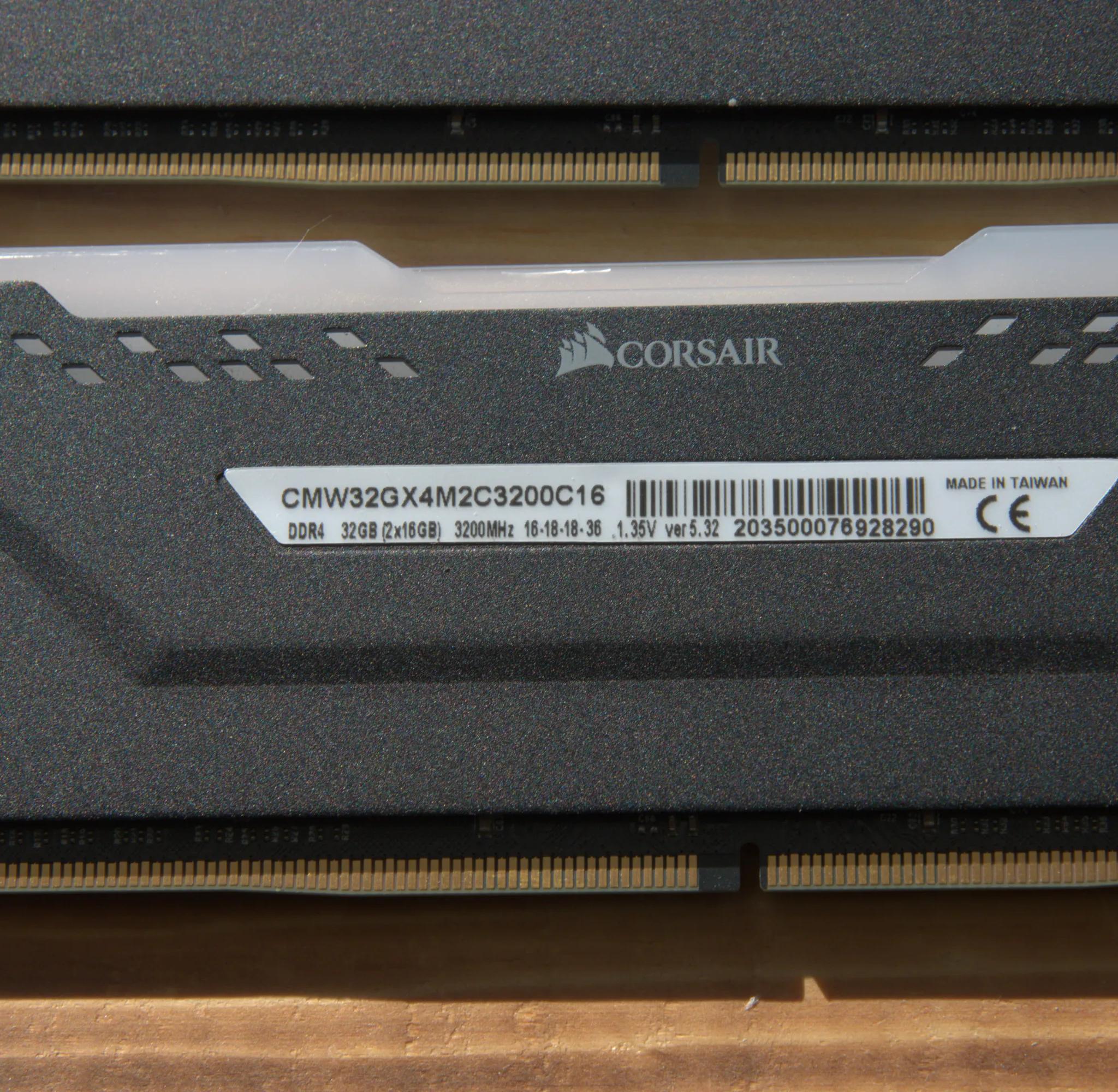 RGB CORSAIR 32GB KIT 2 x 16 - 3200 C16