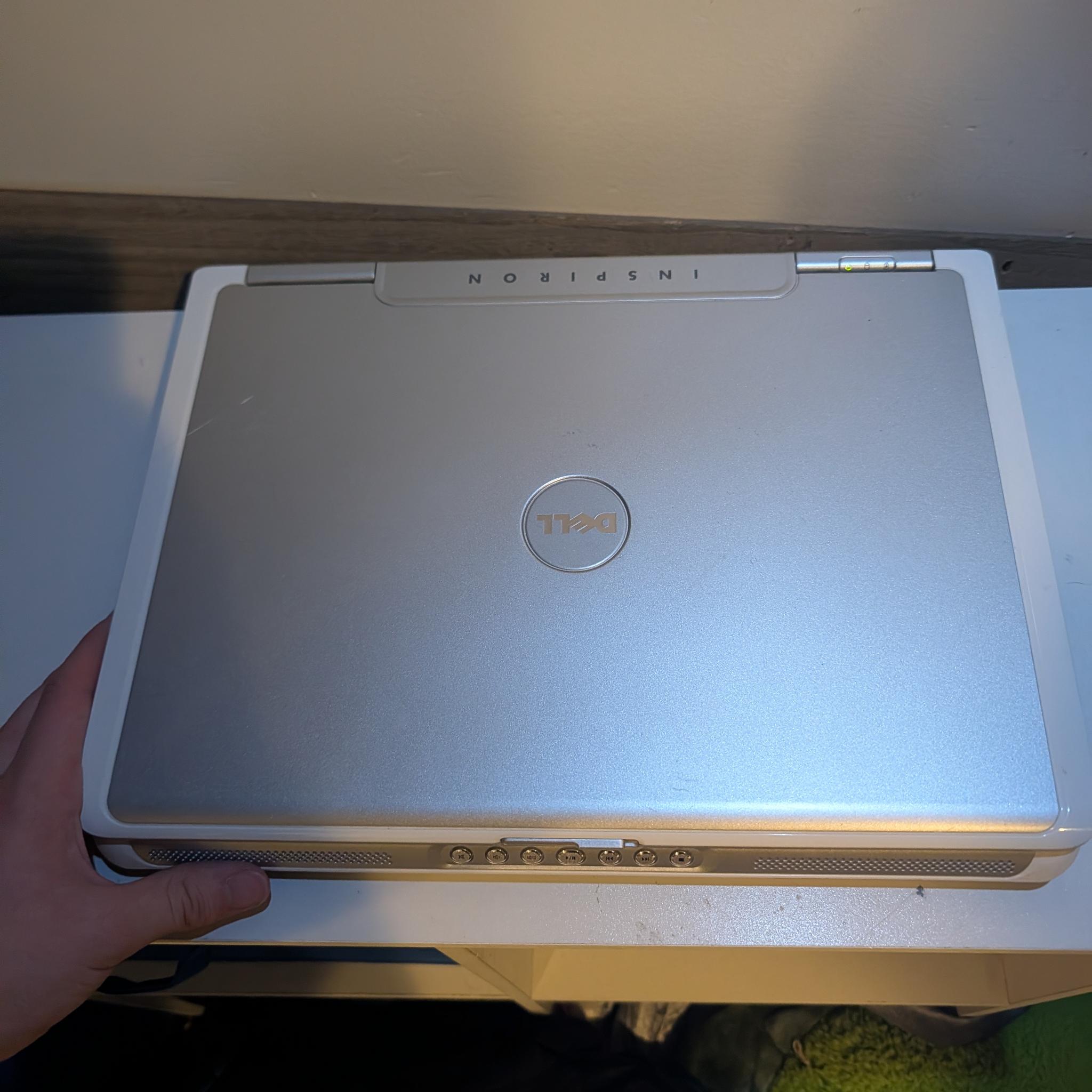 DELL Windows XP Laptop, Like new!