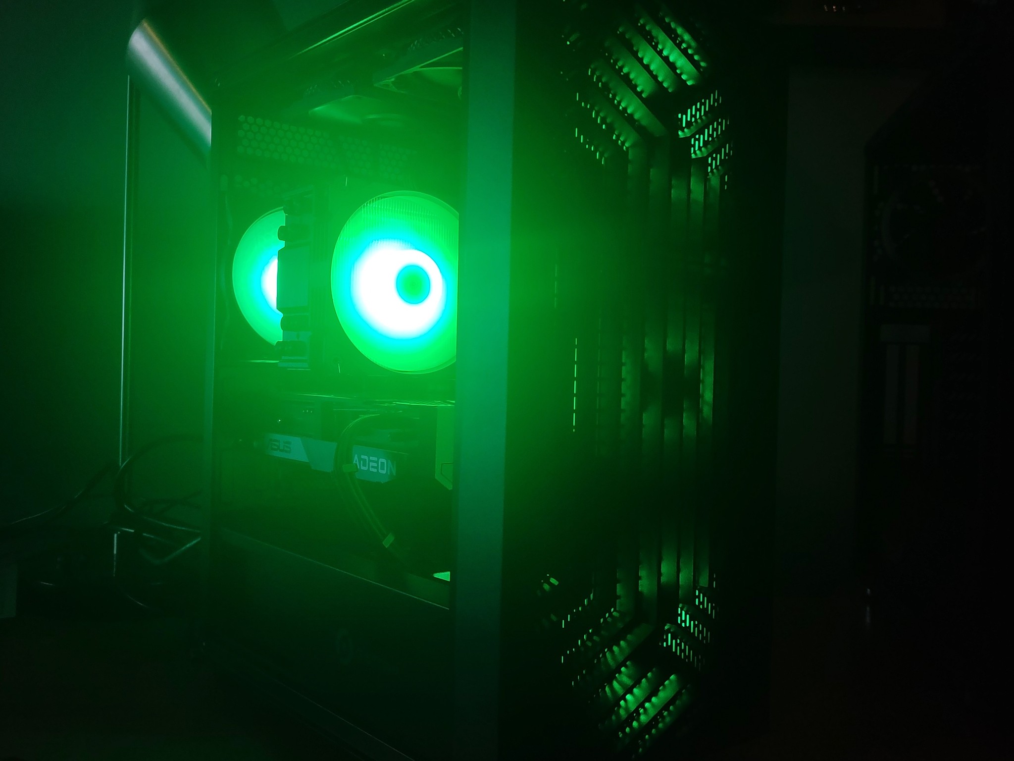 Gaming PC - Ryzen 5 3600, RX 6600XT, 16GB RAM / 1TB SSD