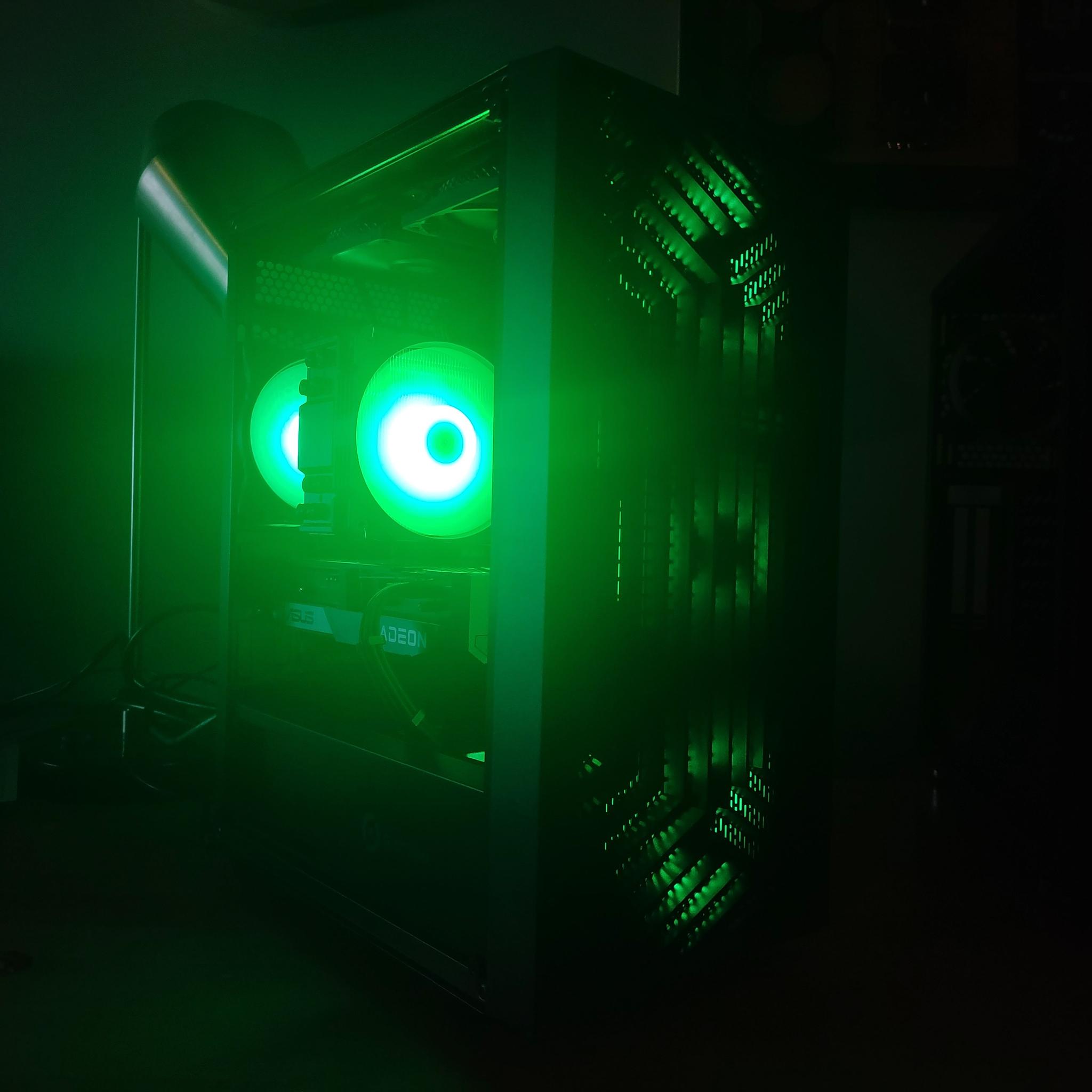 Gaming PC - Ryzen 5 3600, RX 6600XT, 16GB RAM / 1TB SSD