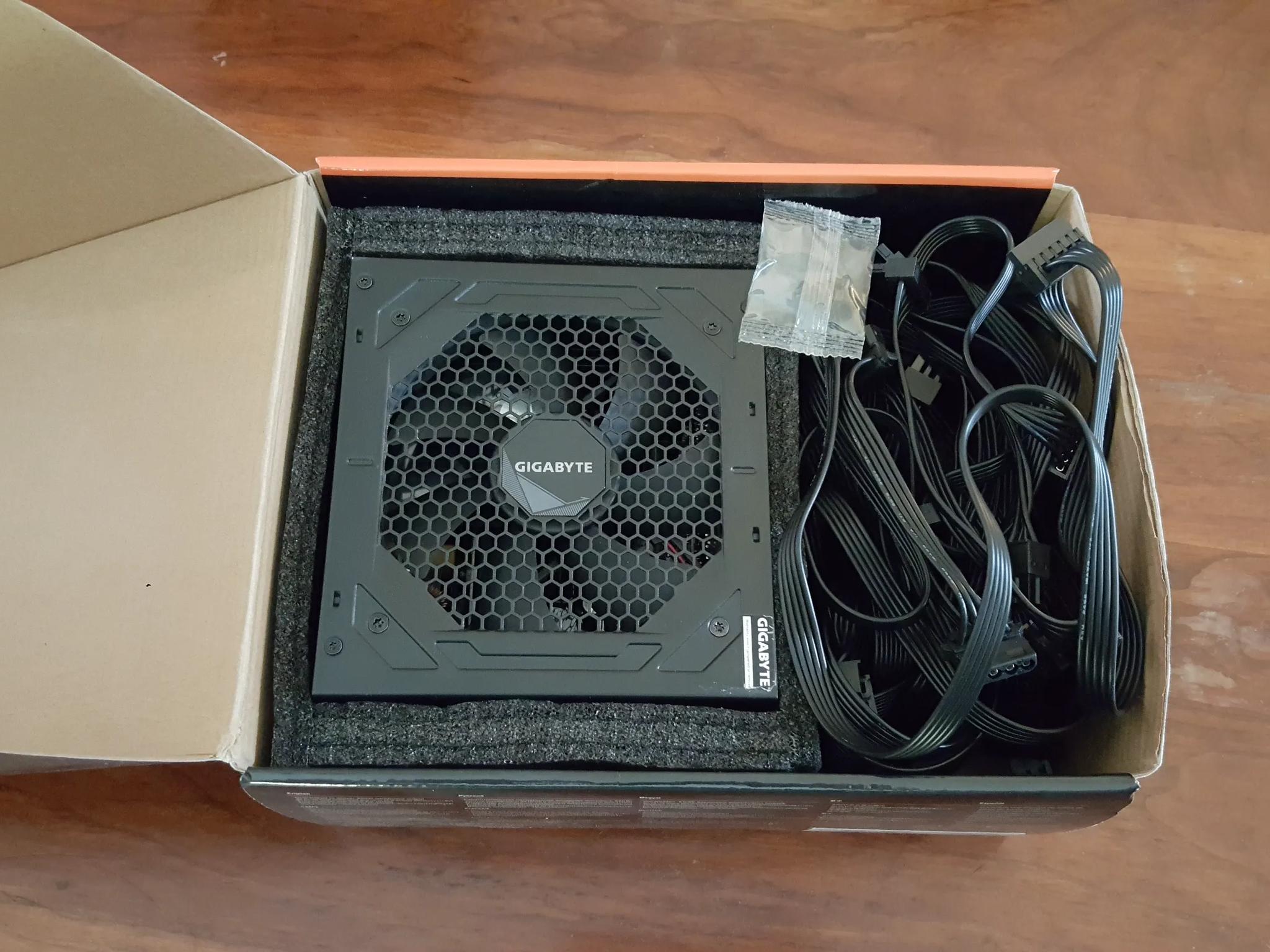 GIGABYTE UD850GM - INLCUDES CABLES | FOR PARTS | NOT WORKING