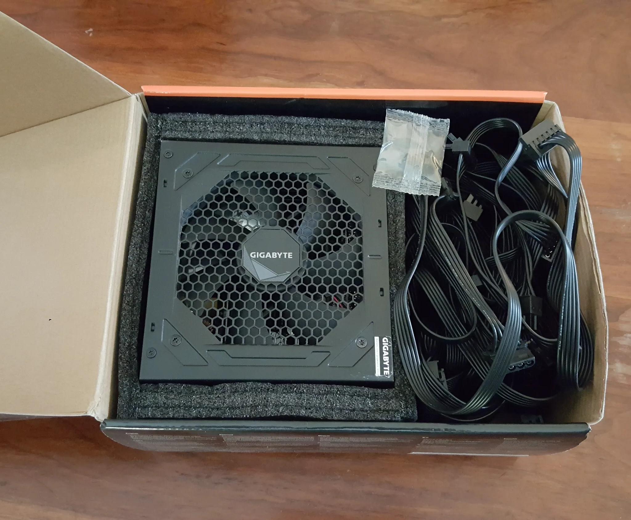 GIGABYTE UD850GM - INLCUDES CABLES | FOR PARTS | NOT WORKING