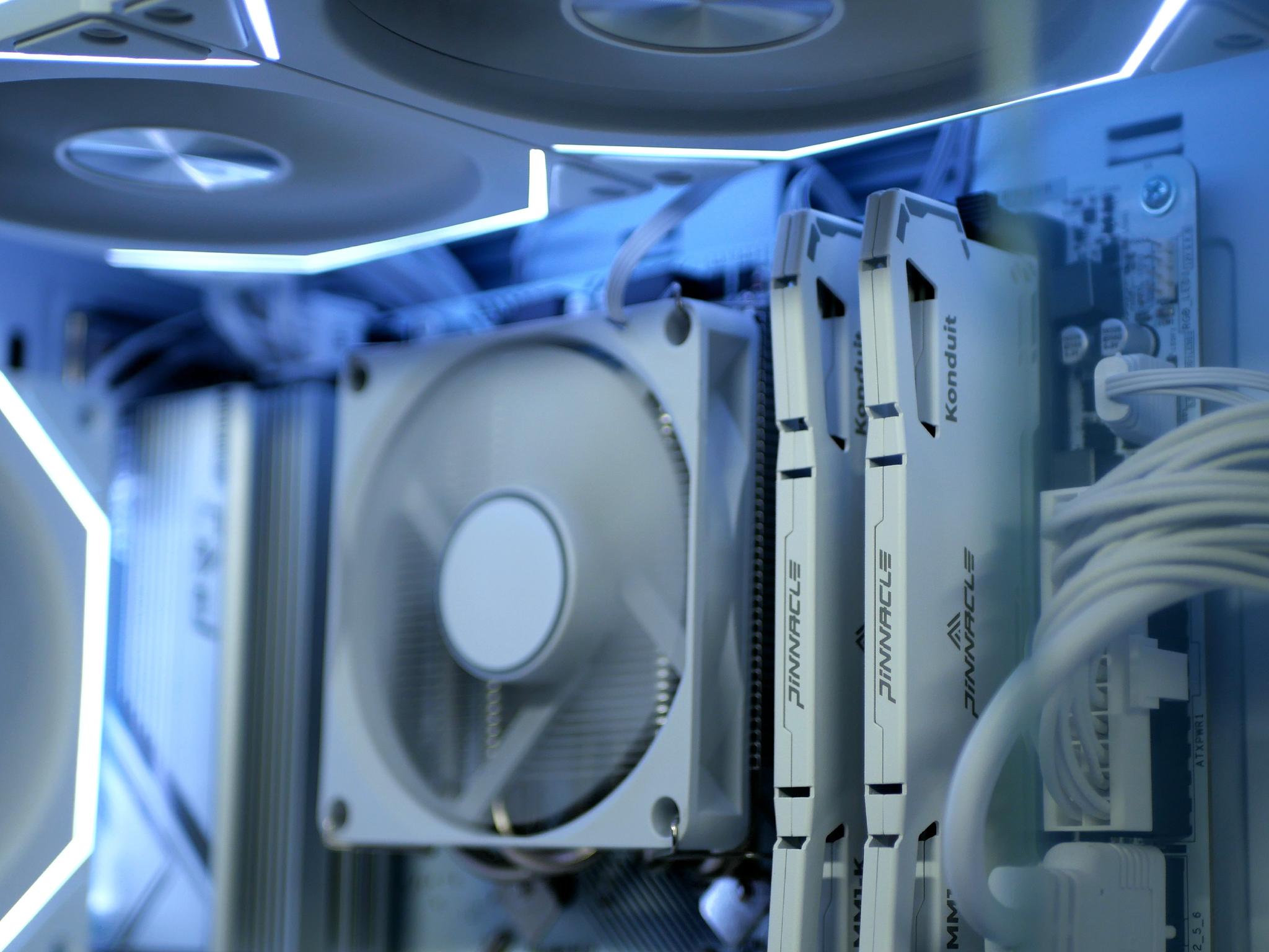 🧊|RTX 4060, Ryzen 5 3600 White gaming PC