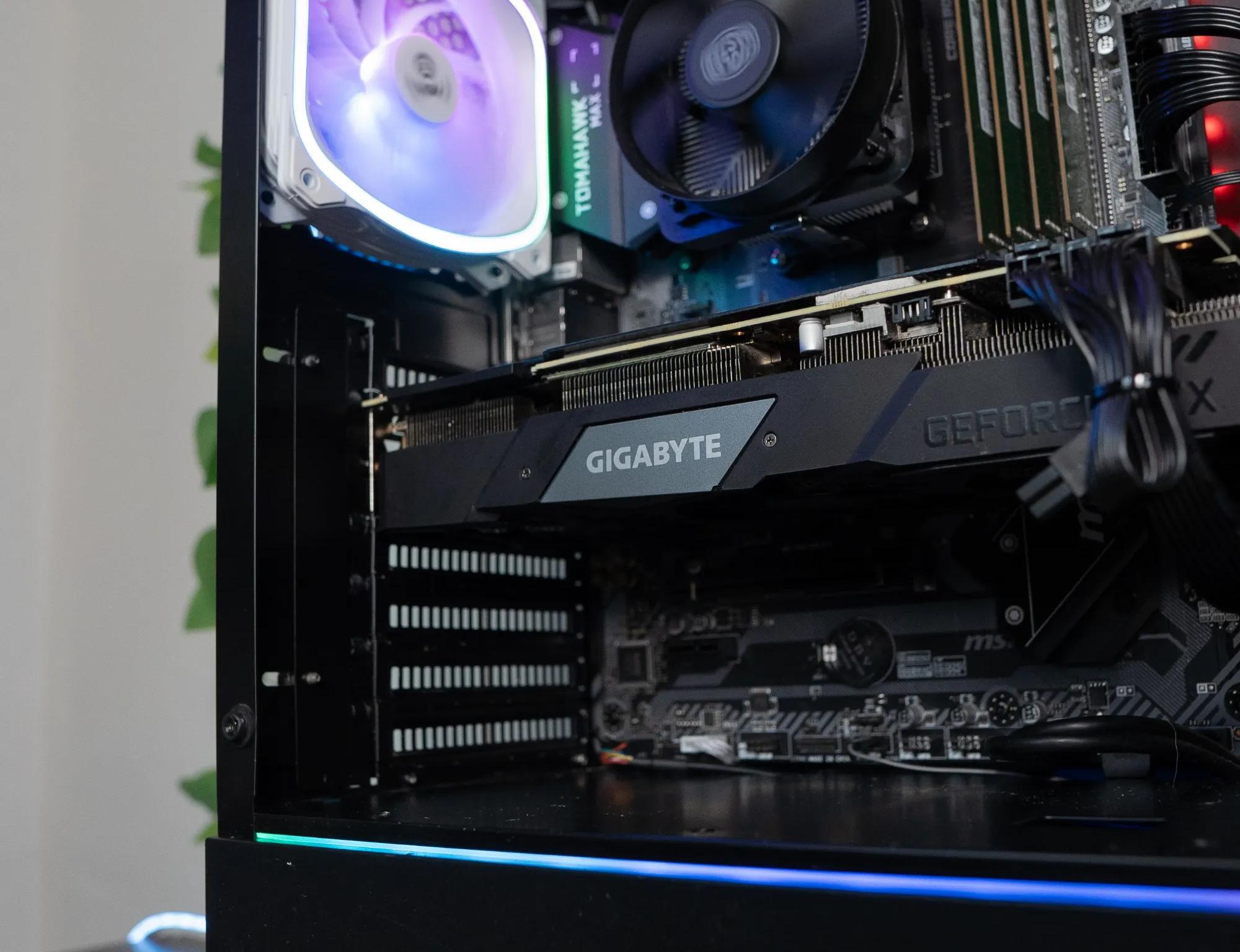 🍬🛸 | Gigabyte RTX 2080 SUPER 8GB | RYZEN 7 2700X | 32GB DDR4 RAM | 2.5TB | CyberPowerPC