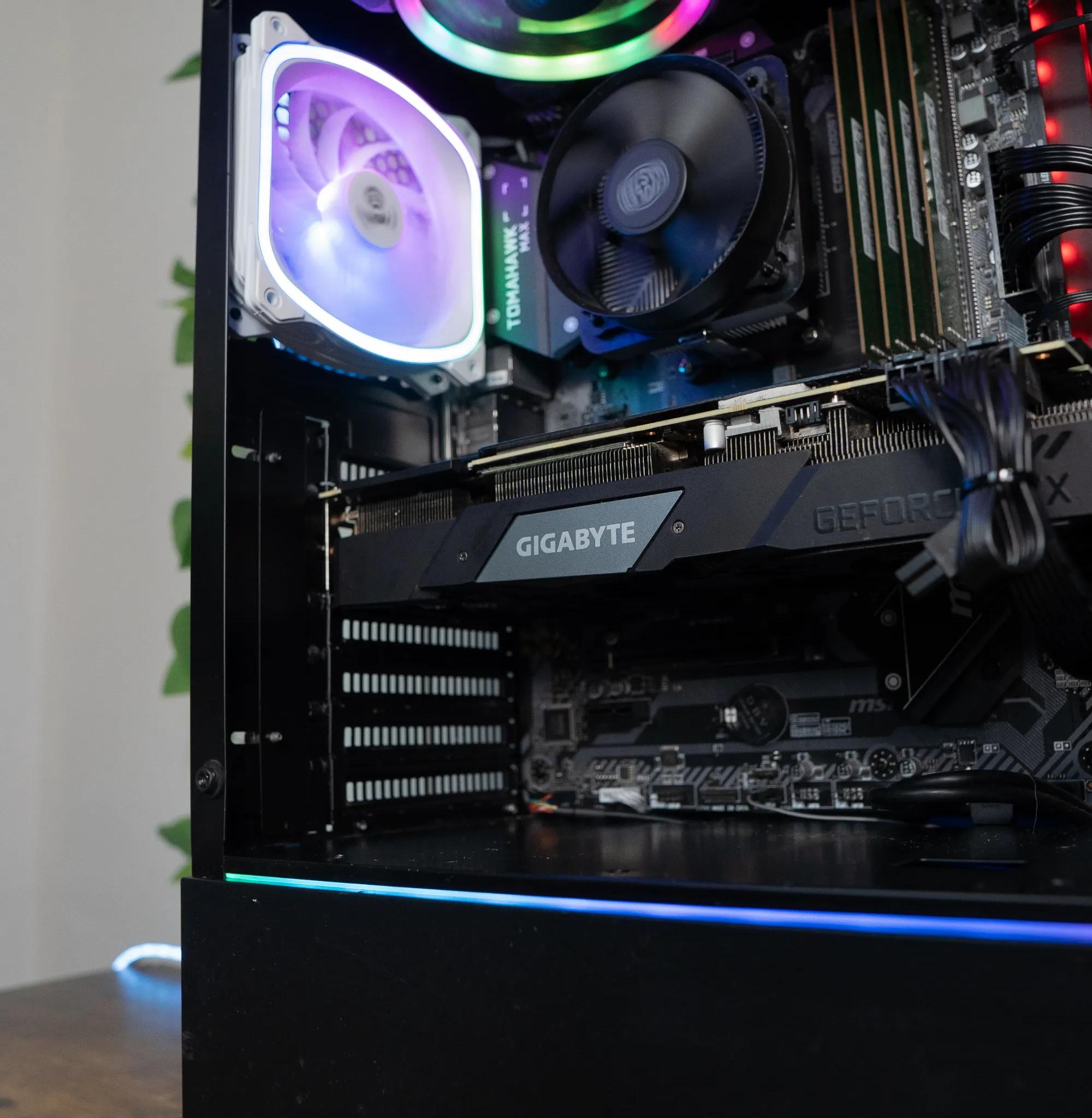 🍬🛸 | Gigabyte RTX 2080 SUPER 8GB | RYZEN 7 2700X | 32GB DDR4 RAM | 2.5TB | CyberPowerPC
