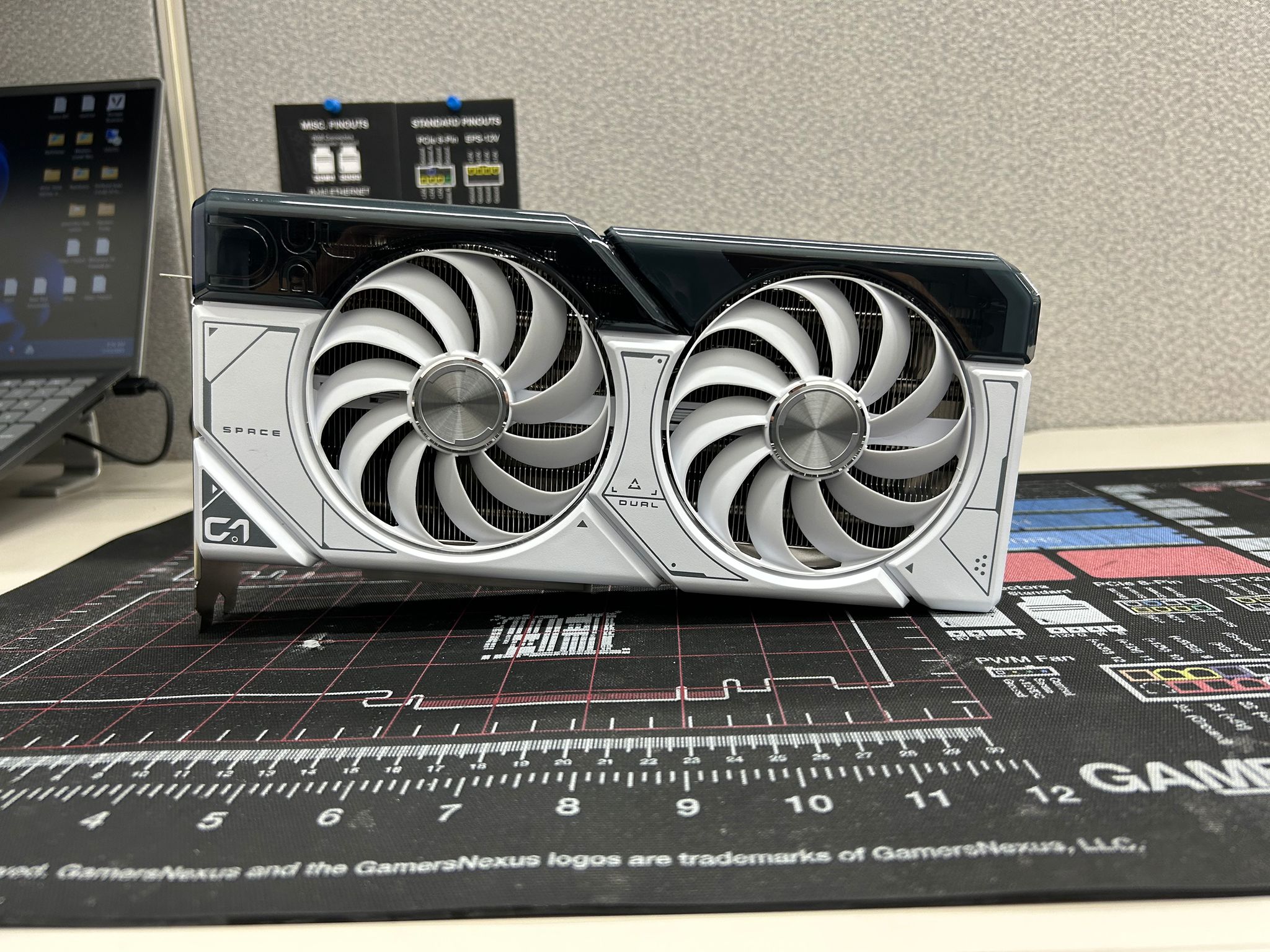 ASUS Dual GeForce RTX 4070 SUPER OC Edition (White)